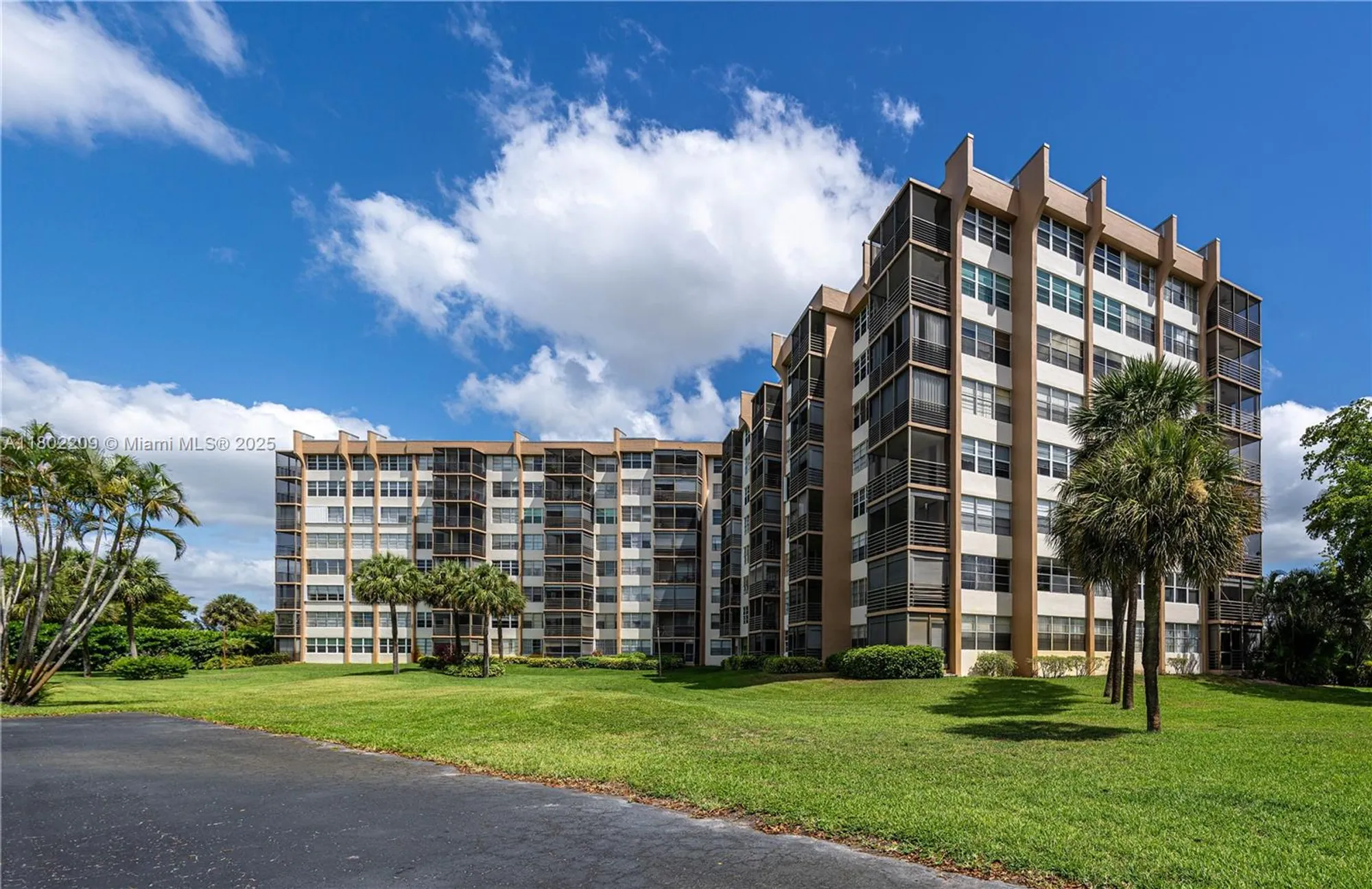 Property Slideshow image 26 of 26 | 900 saint charles pl apt 621, Pembroke Pines, FL, 33026