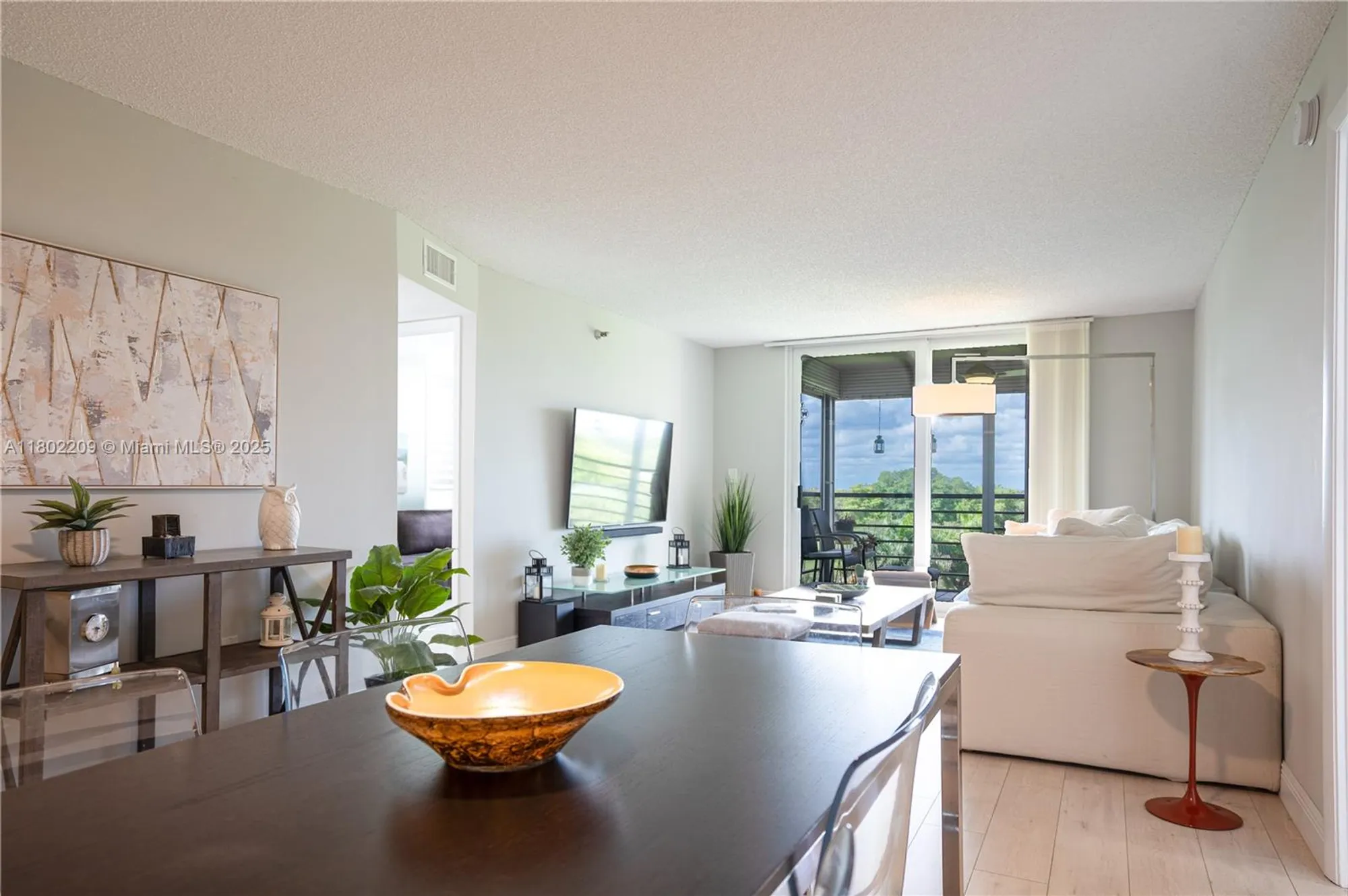 Property Slideshow image 2 of 26 | 900 saint charles pl apt 621, Pembroke Pines, FL, 33026