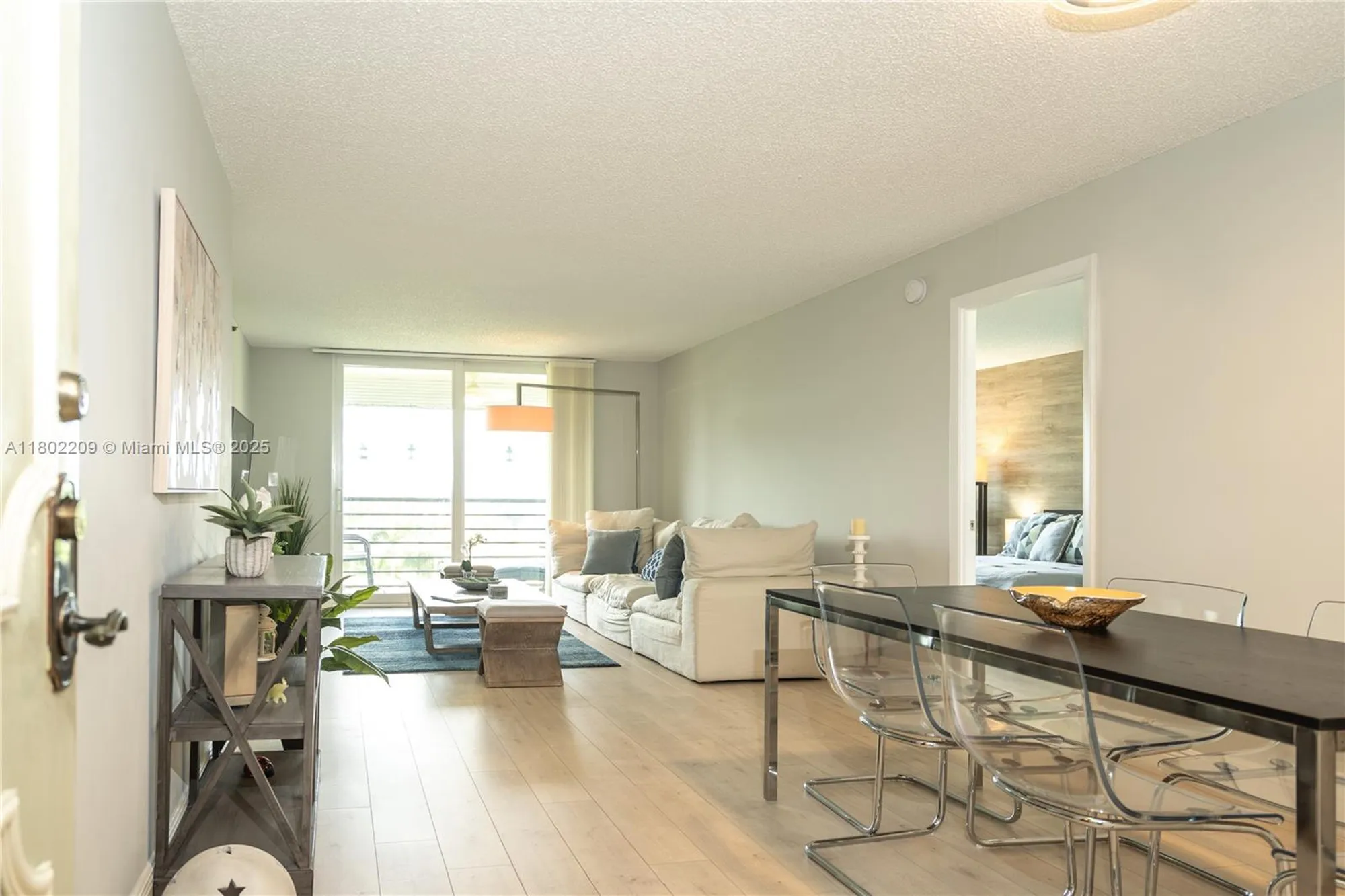 Property Slideshow image 3 of 26 | 900 saint charles pl apt 621, Pembroke Pines, FL, 33026