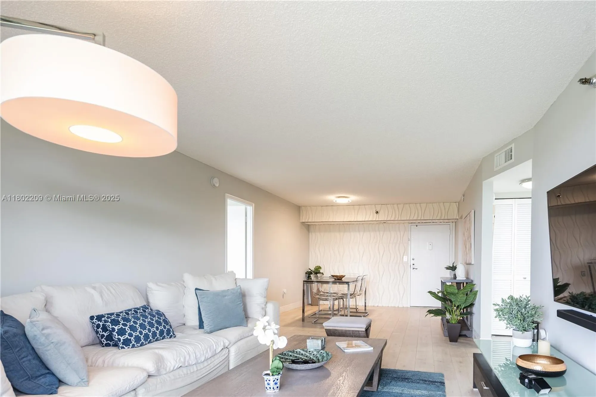 Property Slideshow image 5 of 26 | 900 saint charles pl apt 621, Pembroke Pines, FL, 33026