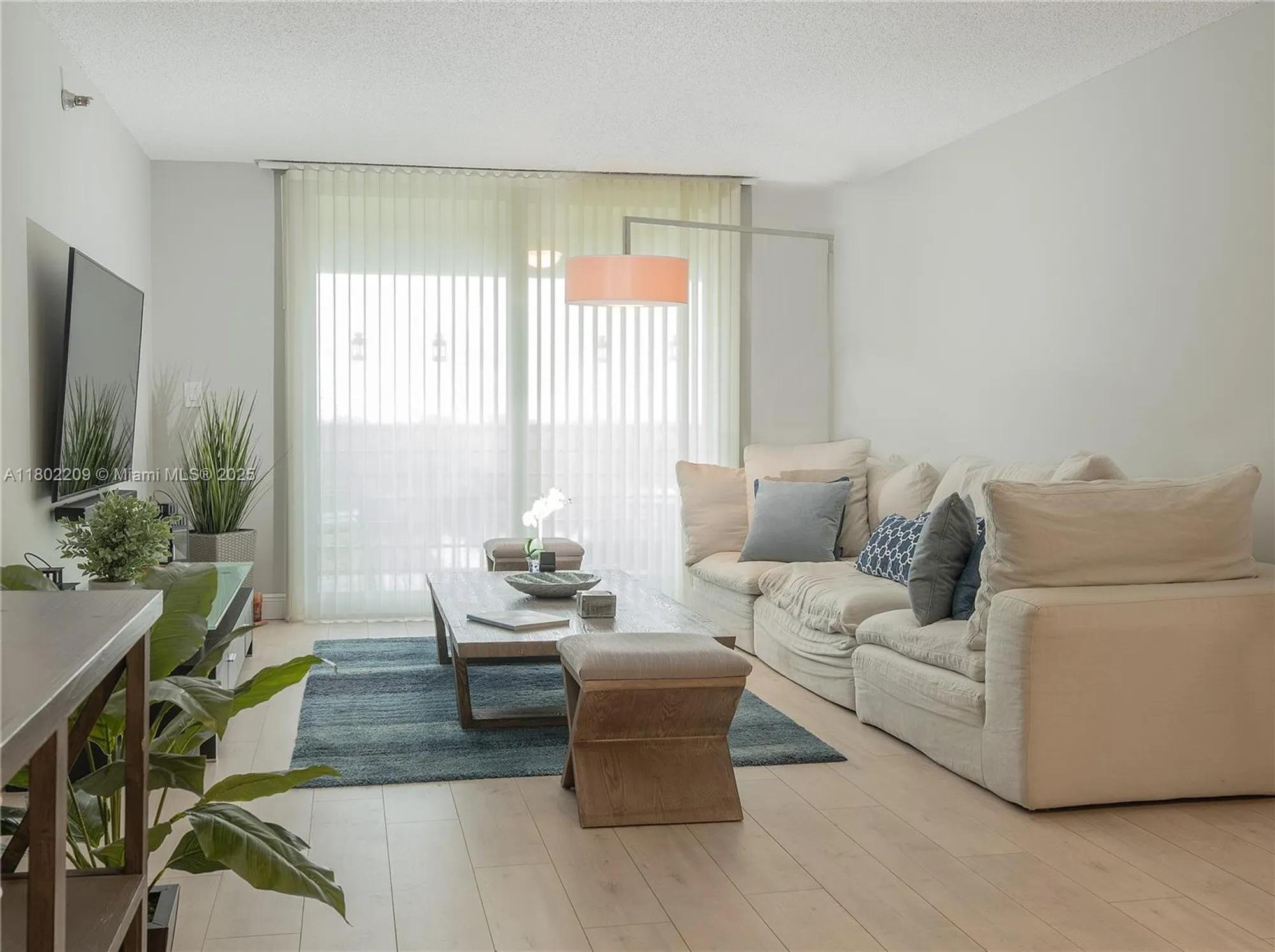 Property Slideshow image 6 of 26 | 900 saint charles pl apt 621, Pembroke Pines, FL, 33026