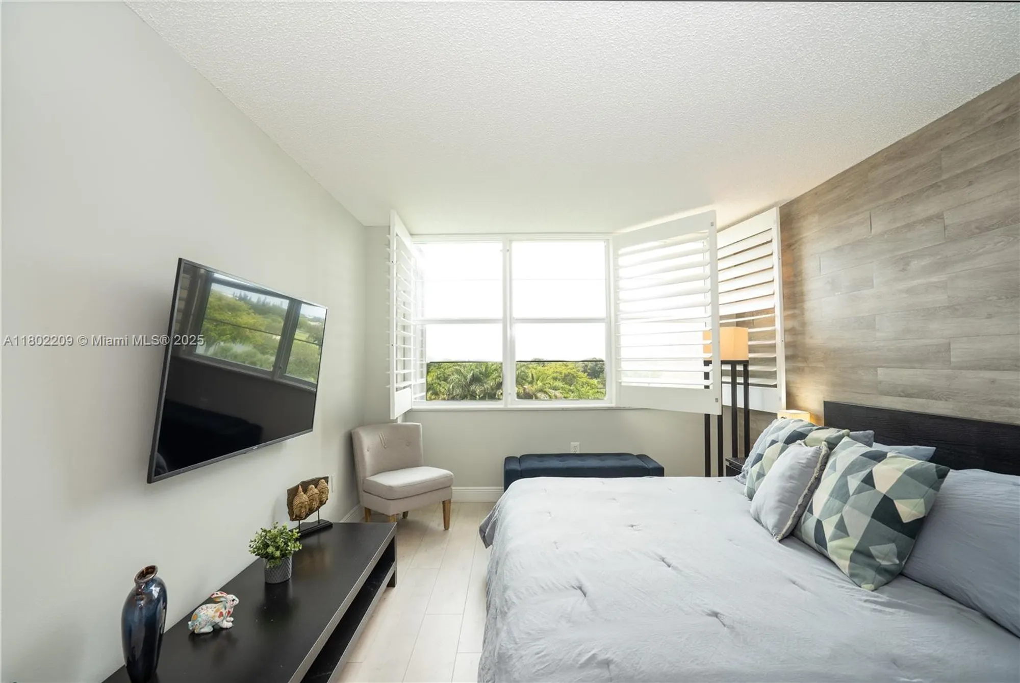Property Slideshow image 9 of 26 | 900 saint charles pl apt 621, Pembroke Pines, FL, 33026