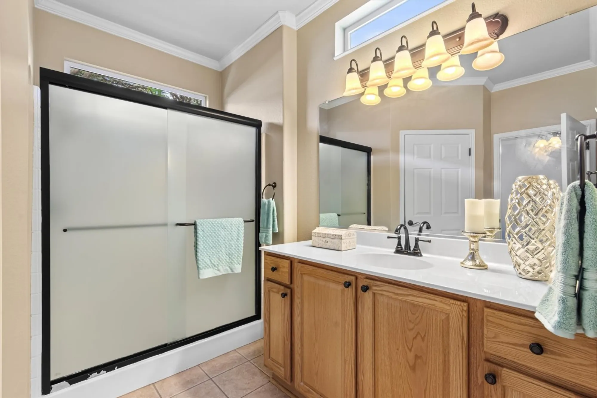 Property Slideshow image 13 of 38 | 409 rio grande loop, Georgetown, TX, 78633