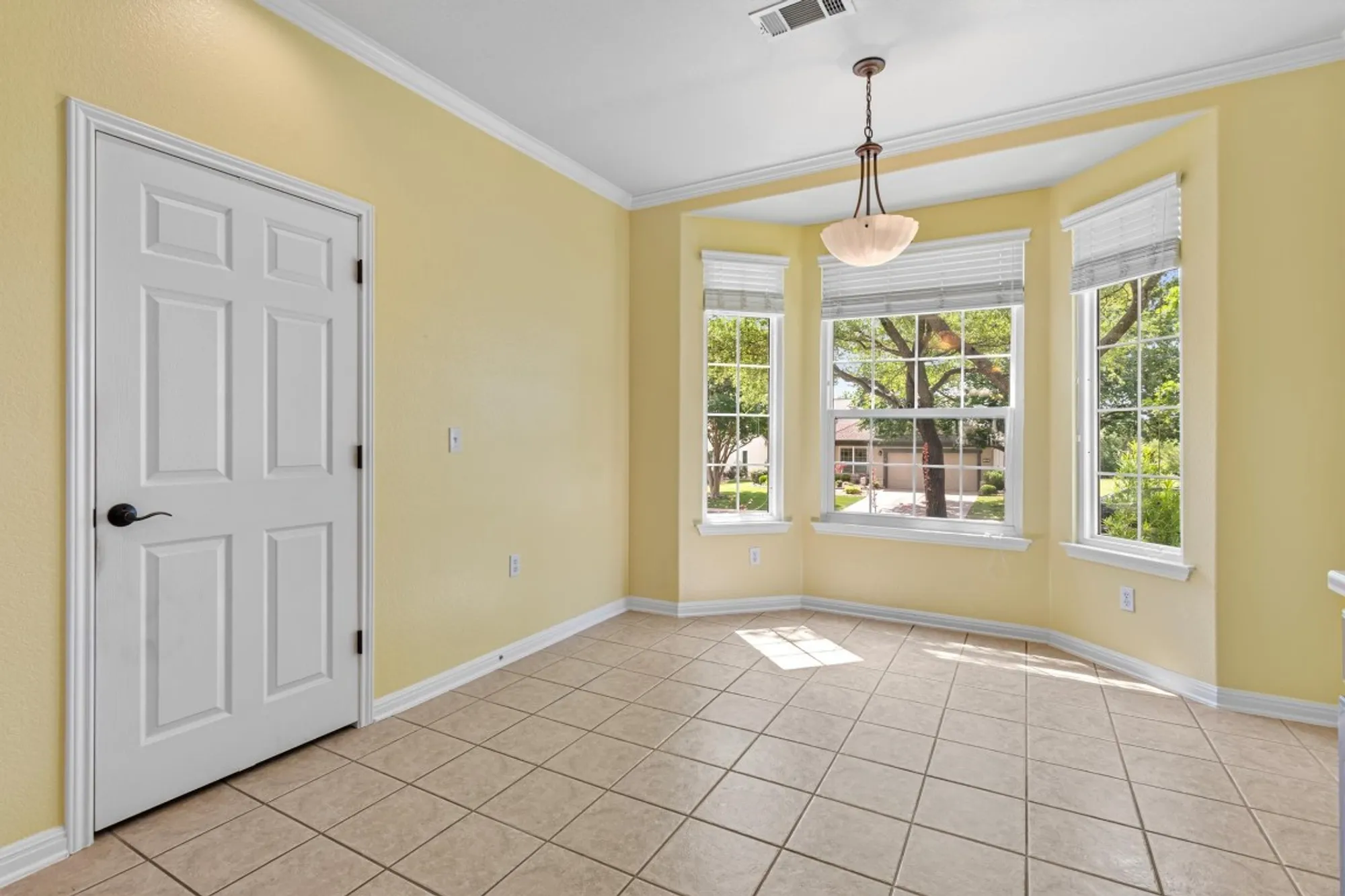 Property Slideshow image 25 of 38 | 409 rio grande loop, Georgetown, TX, 78633