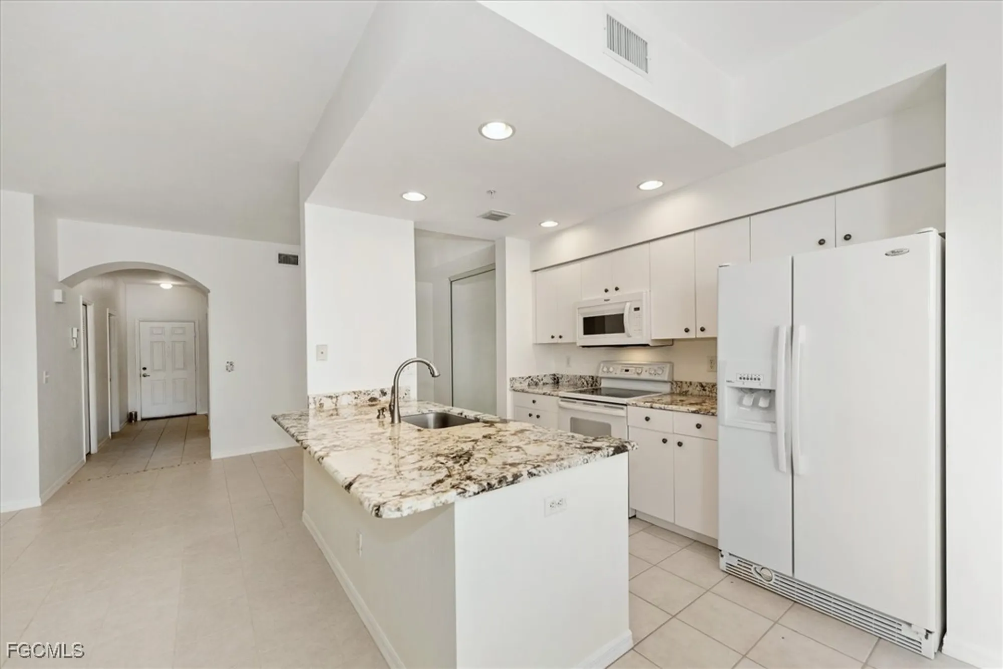 Property Slideshow image 14 of 30 | 14111 brant point cir 2106, Fort Myers, FL, 33919