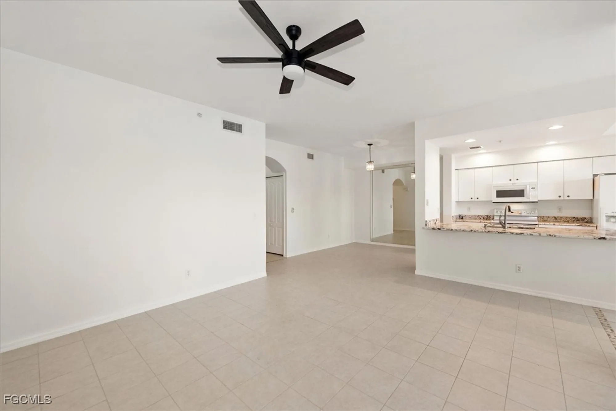 Property Slideshow image 10 of 30 | 14111 brant point cir 2106, Fort Myers, FL, 33919