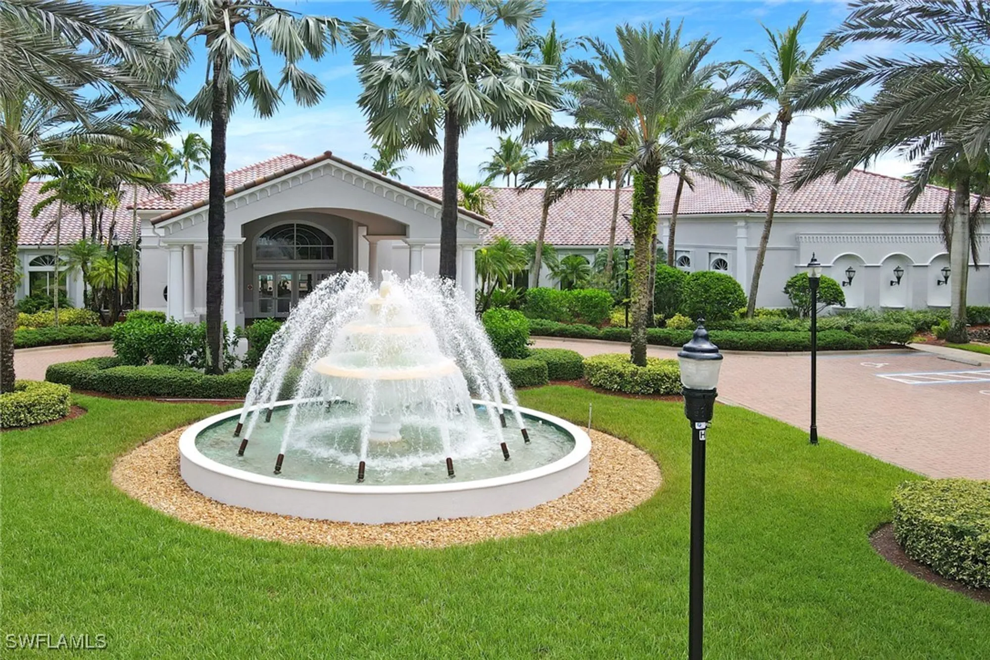 Property Slideshow image 32 of 45 | 20107 castlemaine ave, Estero, FL, 33928