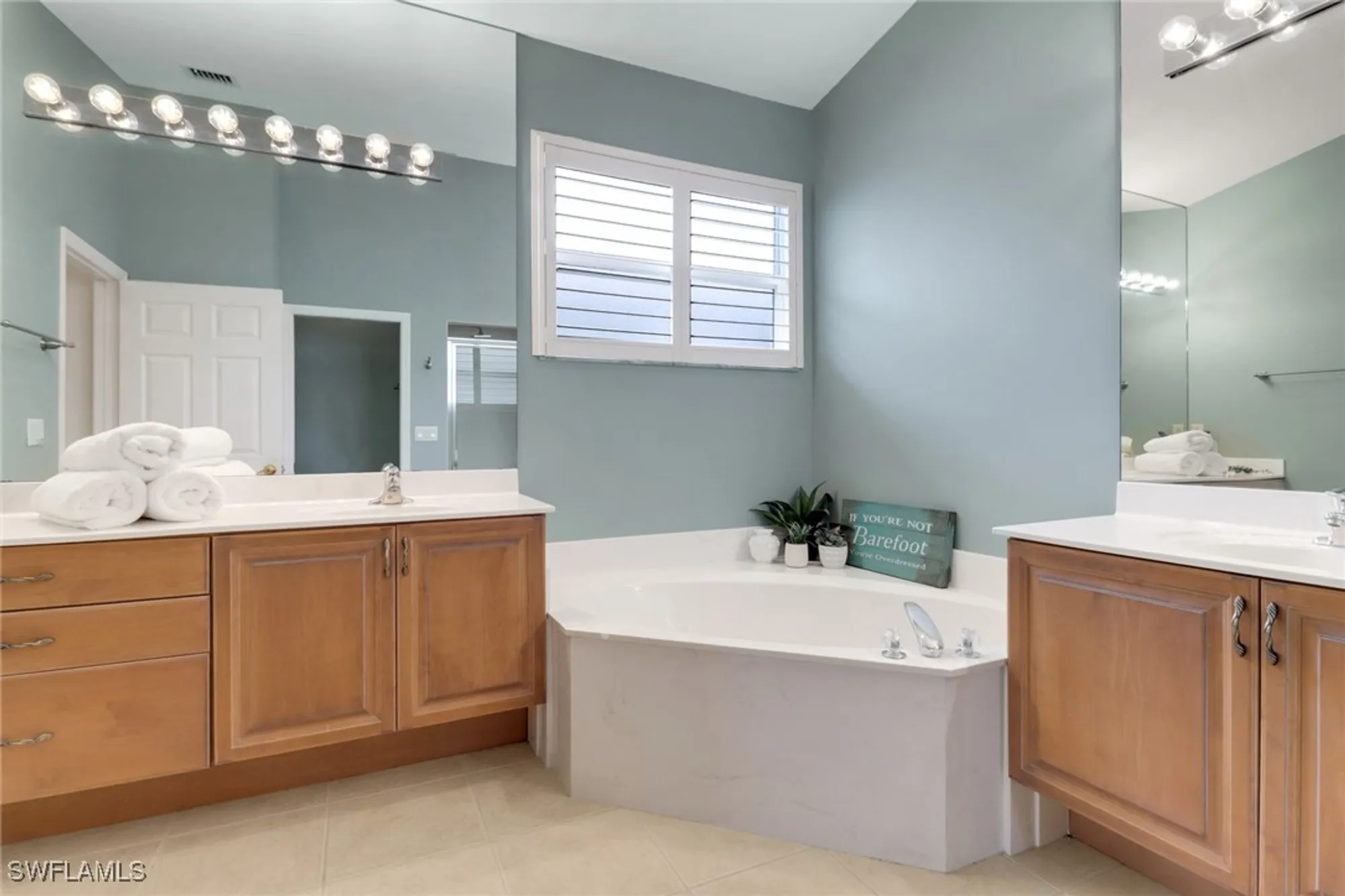 Property Slideshow image 7 of 45 | 20107 castlemaine ave, Estero, FL, 33928