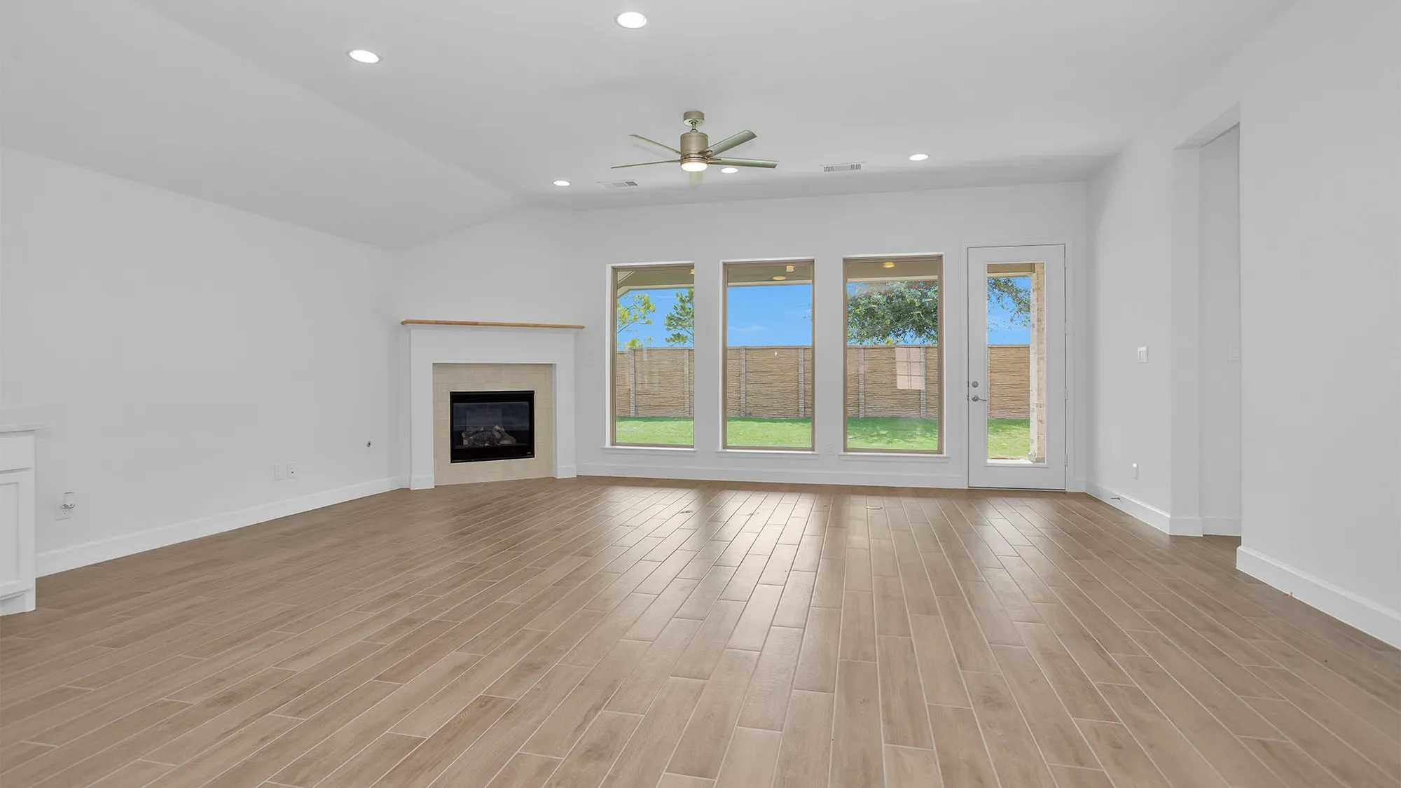 Property Slideshow image 7 of 20 | 5718 caracara st, Manvel, TX, 77578