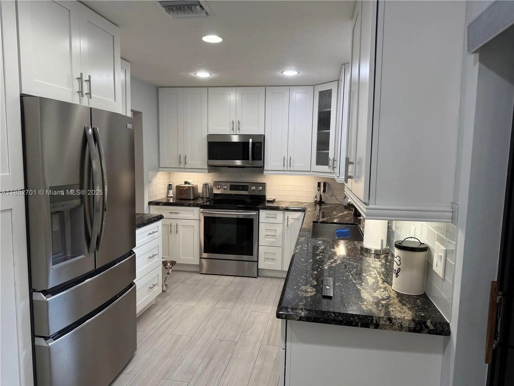 Property Slideshow image 10 of 34 | 21720 arriba real # 37-b, Boca Raton, FL, 33433