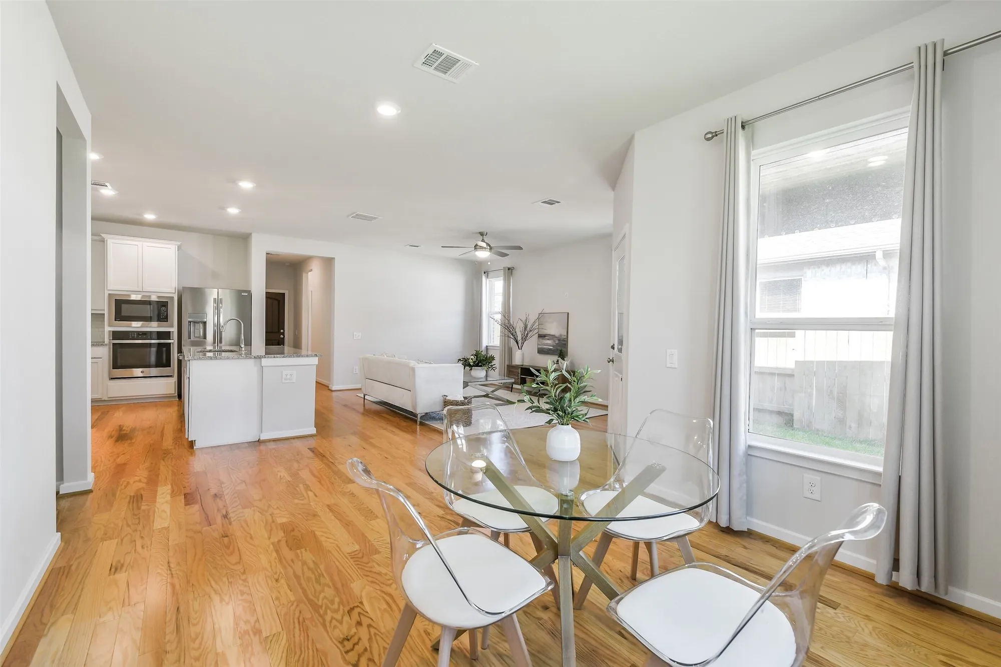 Property Slideshow image 14 of 47 | 240 w stargazer lily bnd, Montgomery, TX, 77316