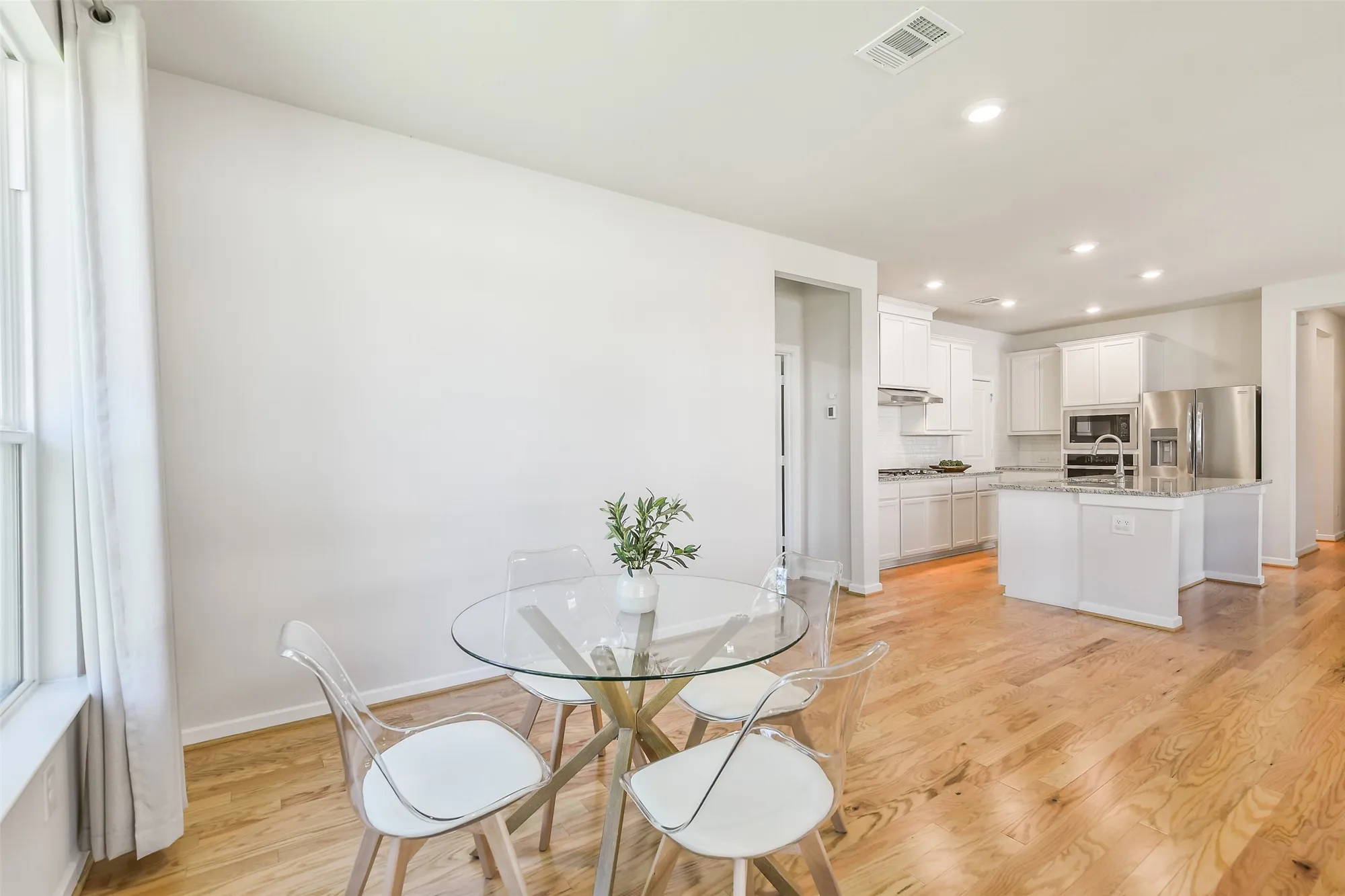 Property Slideshow image 15 of 47 | 240 w stargazer lily bnd, Montgomery, TX, 77316