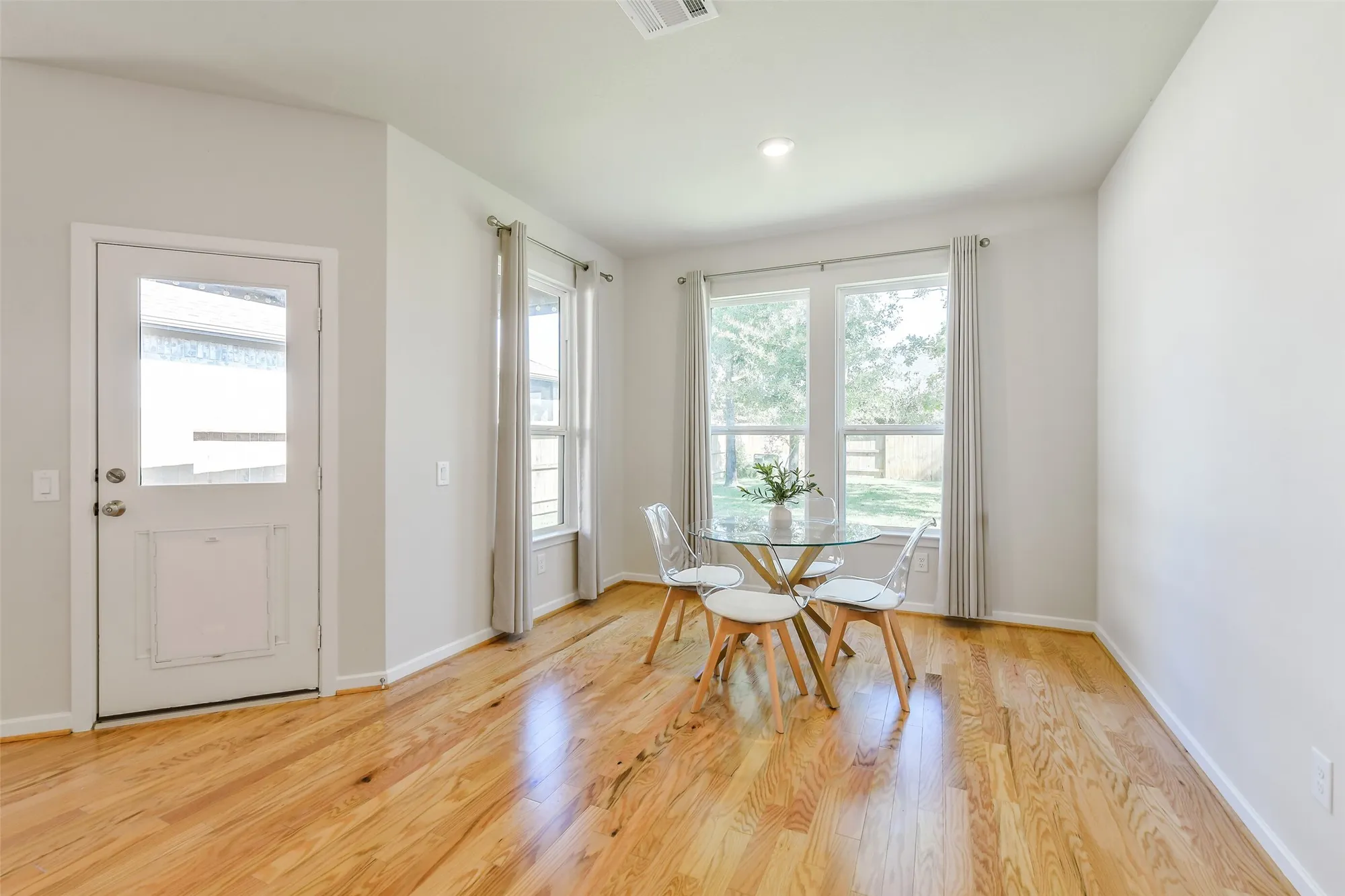 Property Slideshow image 16 of 47 | 240 w stargazer lily bnd, Montgomery, TX, 77316
