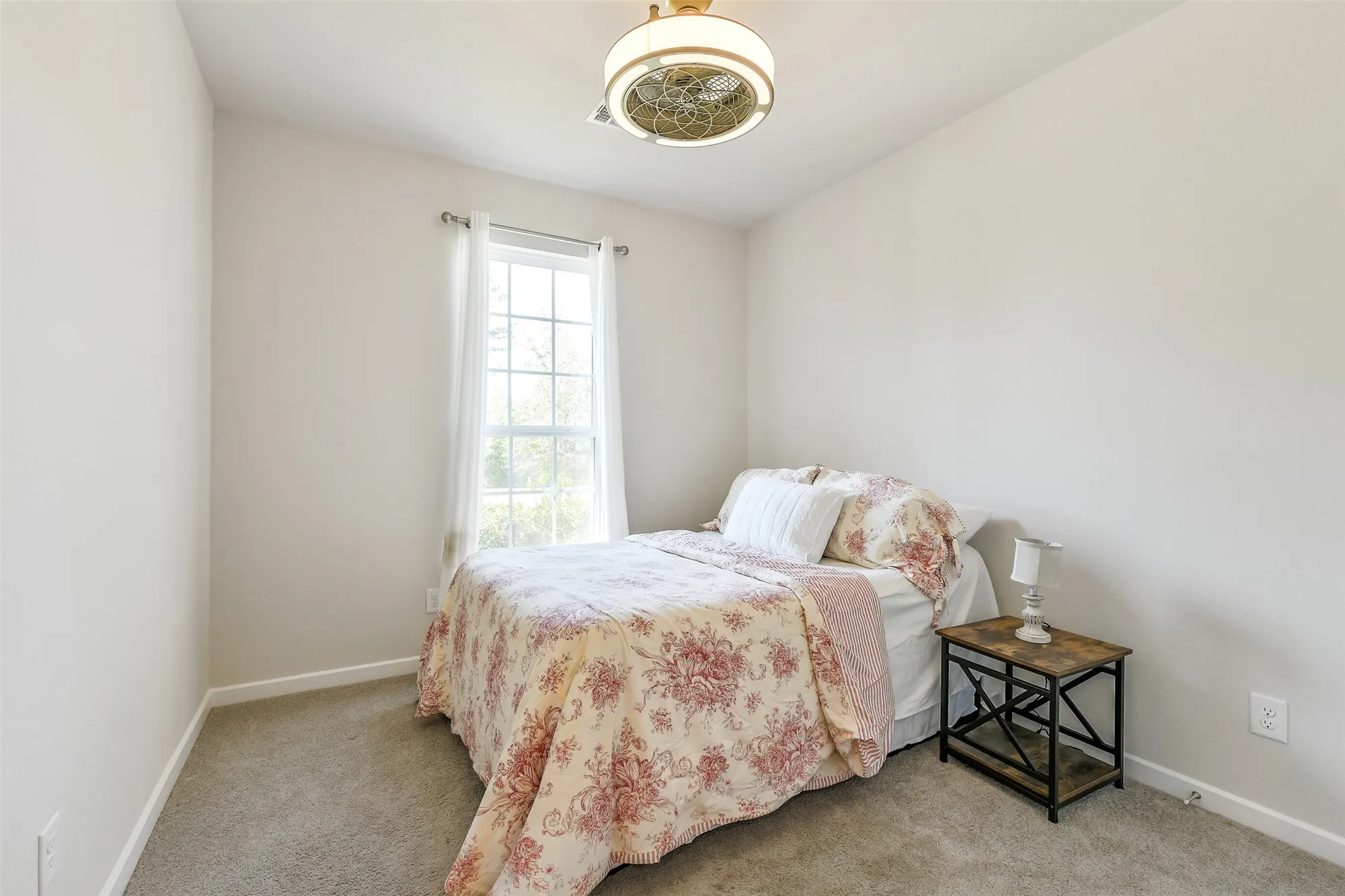 Property Slideshow image 19 of 47 | 240 w stargazer lily bnd, Montgomery, TX, 77316