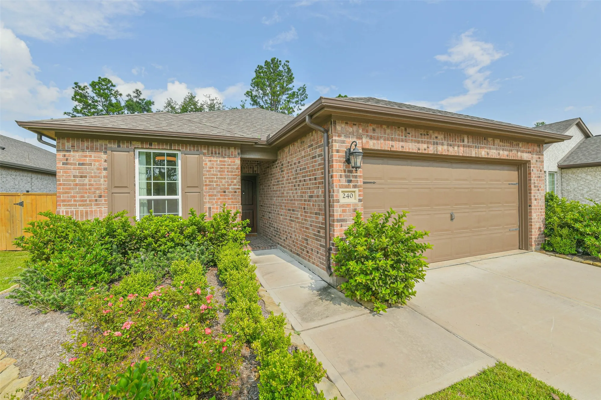 Property Slideshow image 1 of 47 | 240 w stargazer lily bnd, Montgomery, TX, 77316