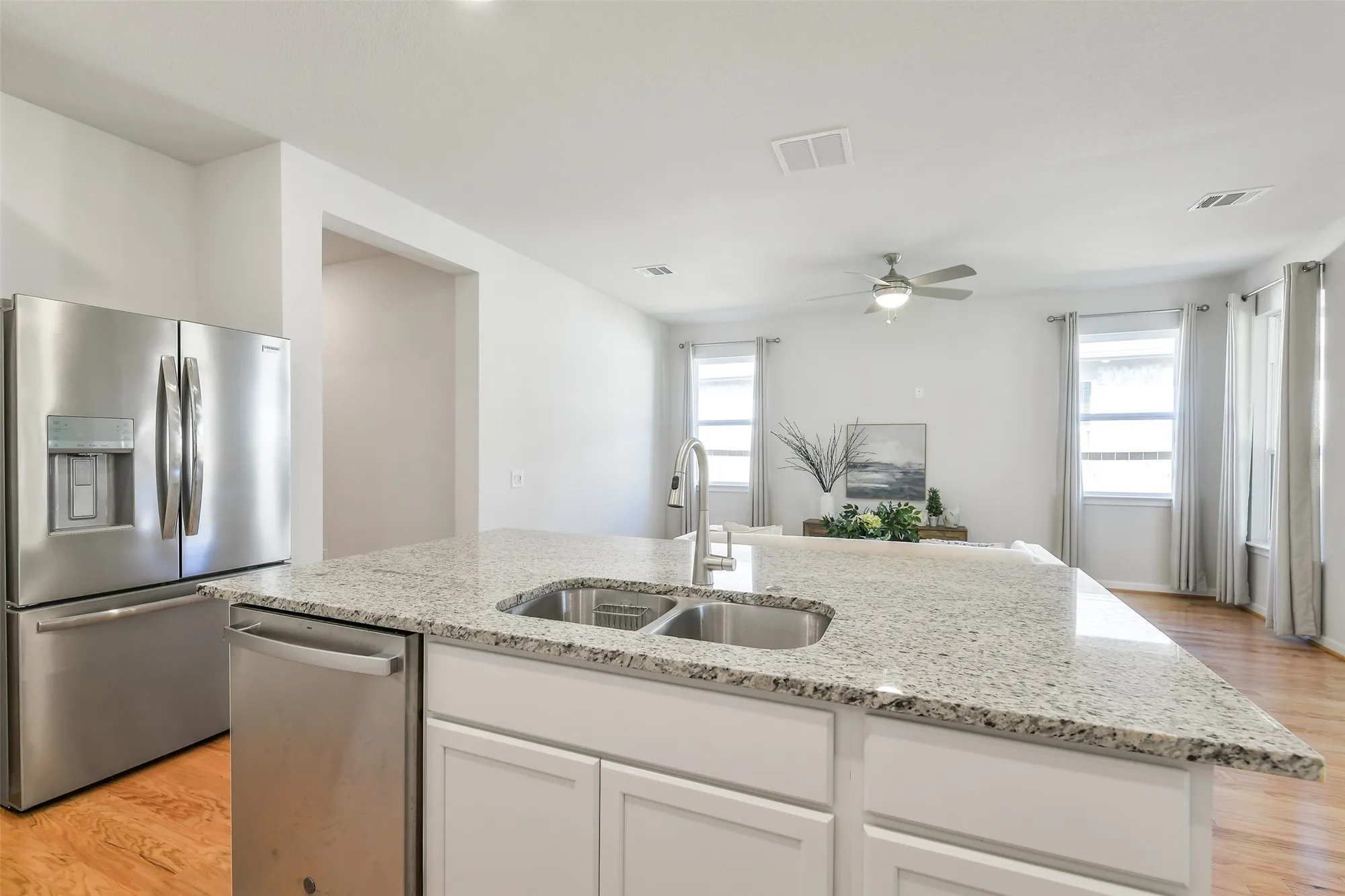 Property Slideshow image 10 of 47 | 240 w stargazer lily bnd, Montgomery, TX, 77316