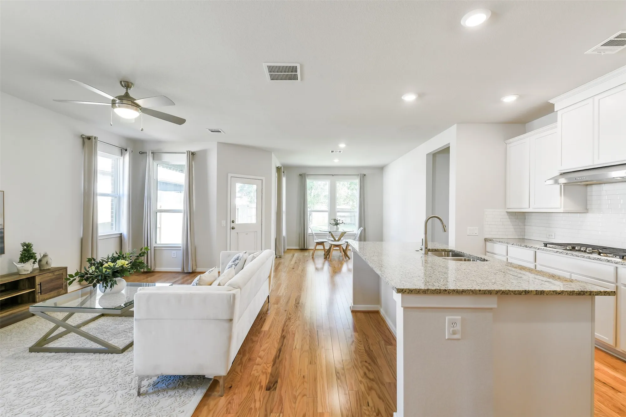 Property Slideshow image 4 of 47 | 240 w stargazer lily bnd, Montgomery, TX, 77316