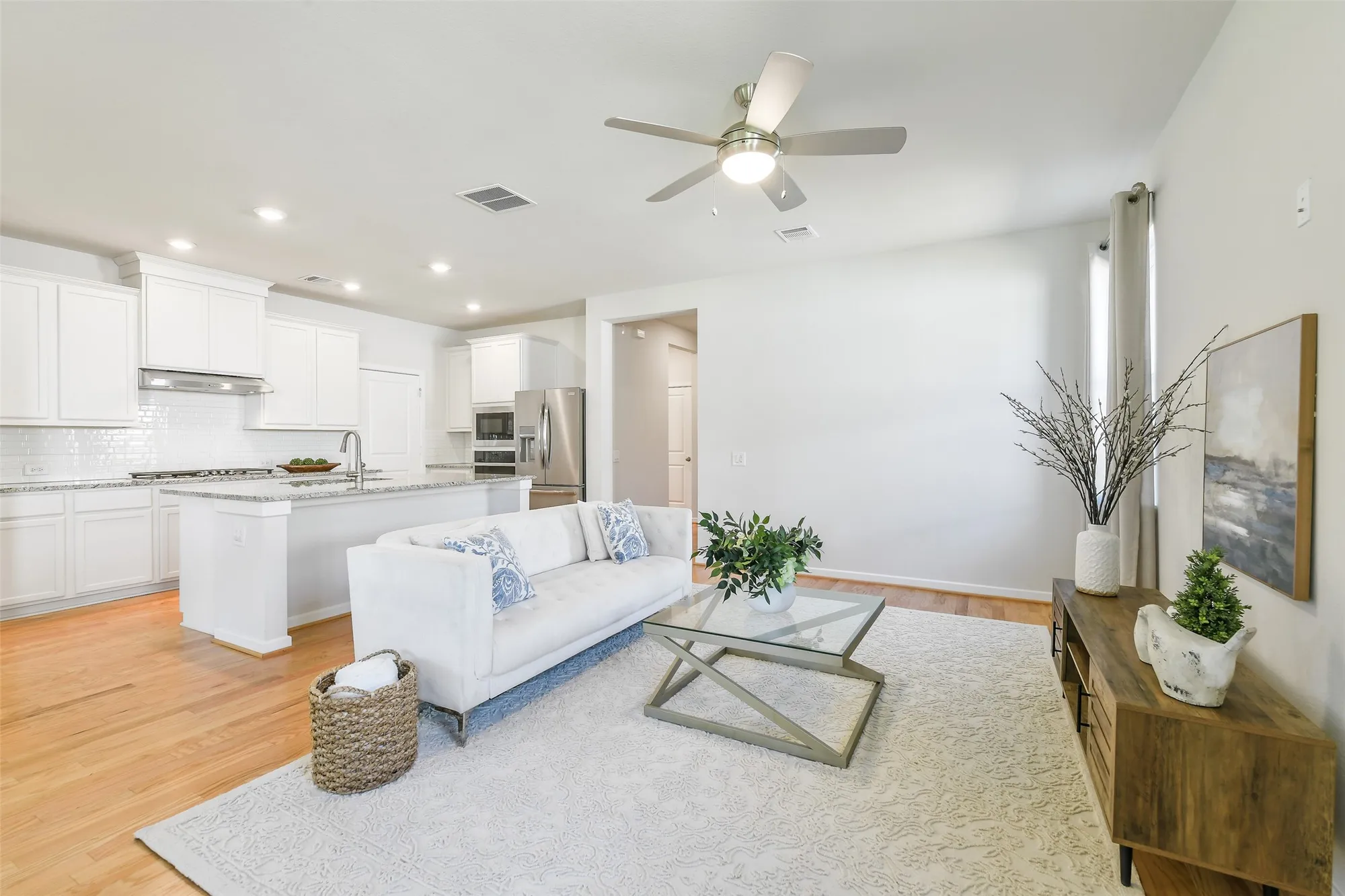 Property Slideshow image 5 of 47 | 240 w stargazer lily bnd, Montgomery, TX, 77316