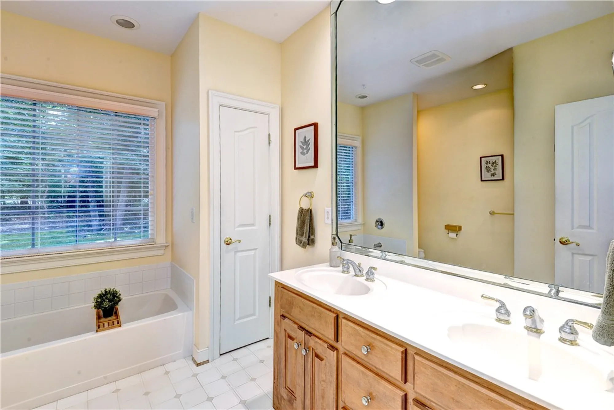 Property Slideshow image 23 of 38 | 164 heritage pointe, Williamsburg, VA, 23188