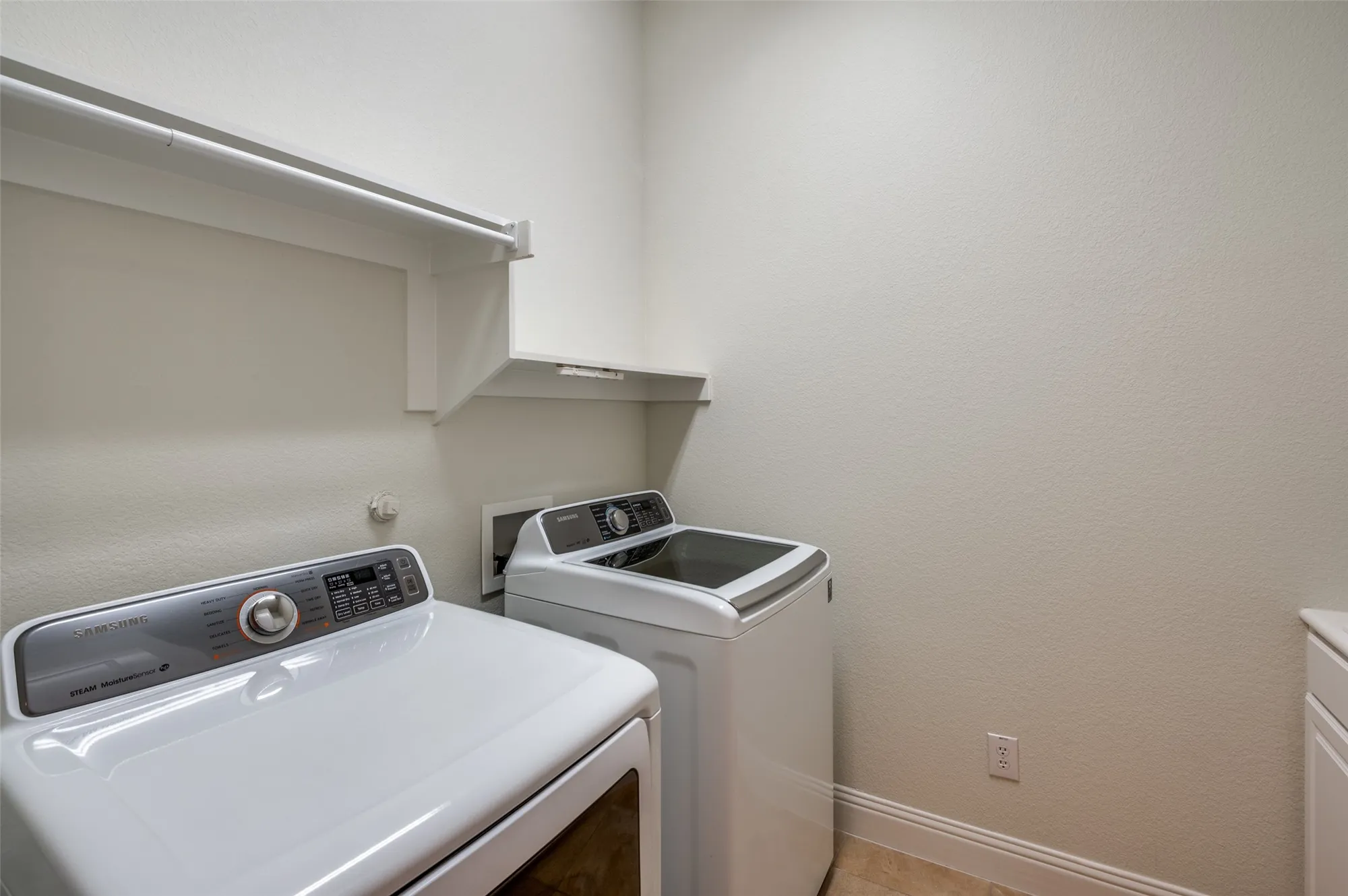 Property Slideshow image 14 of 19 | 7205 oakmont dr, Frisco, TX, 75036