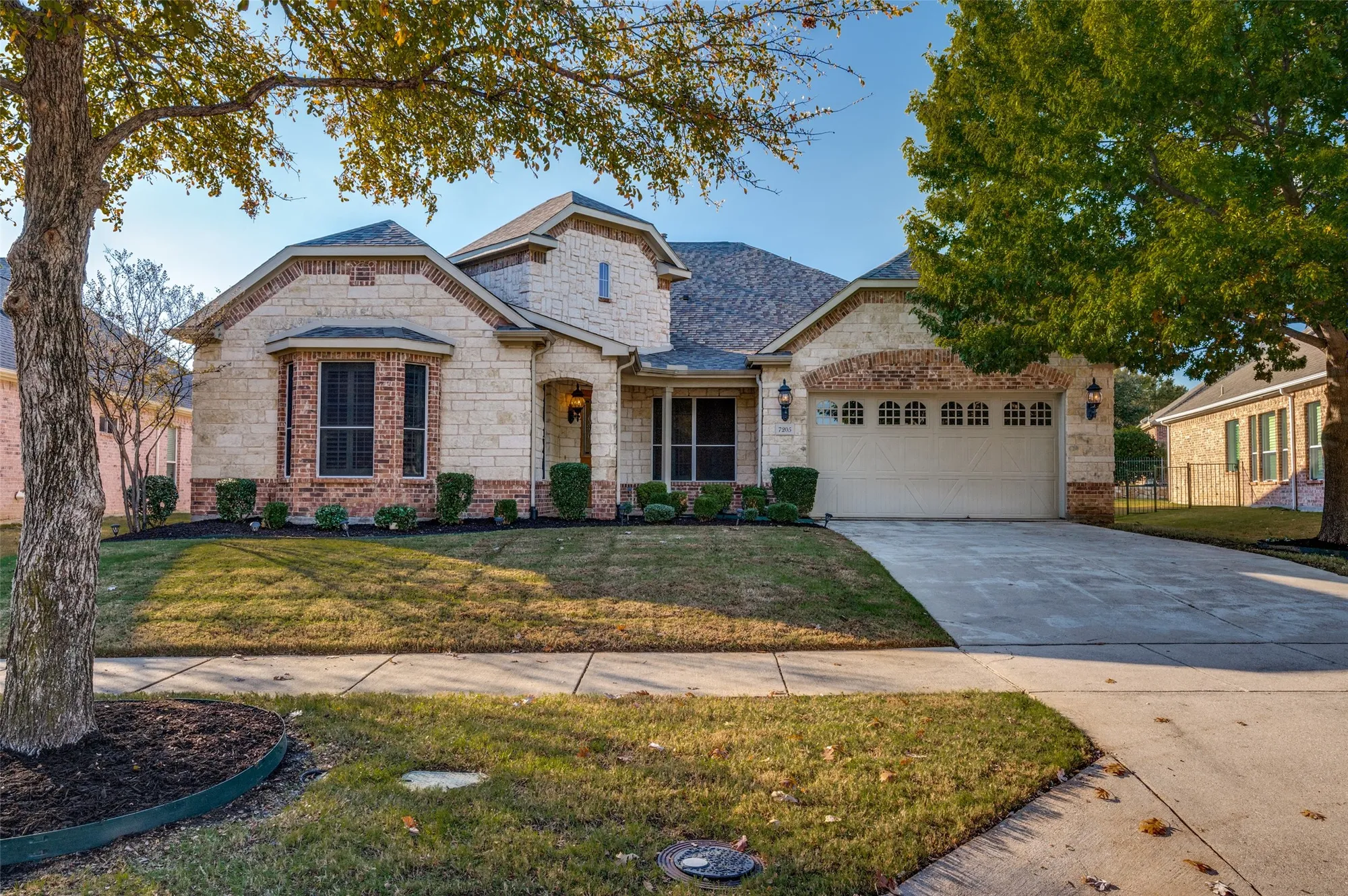 Property Slideshow image 1 of 19 | 7205 oakmont dr, Frisco, TX, 75036