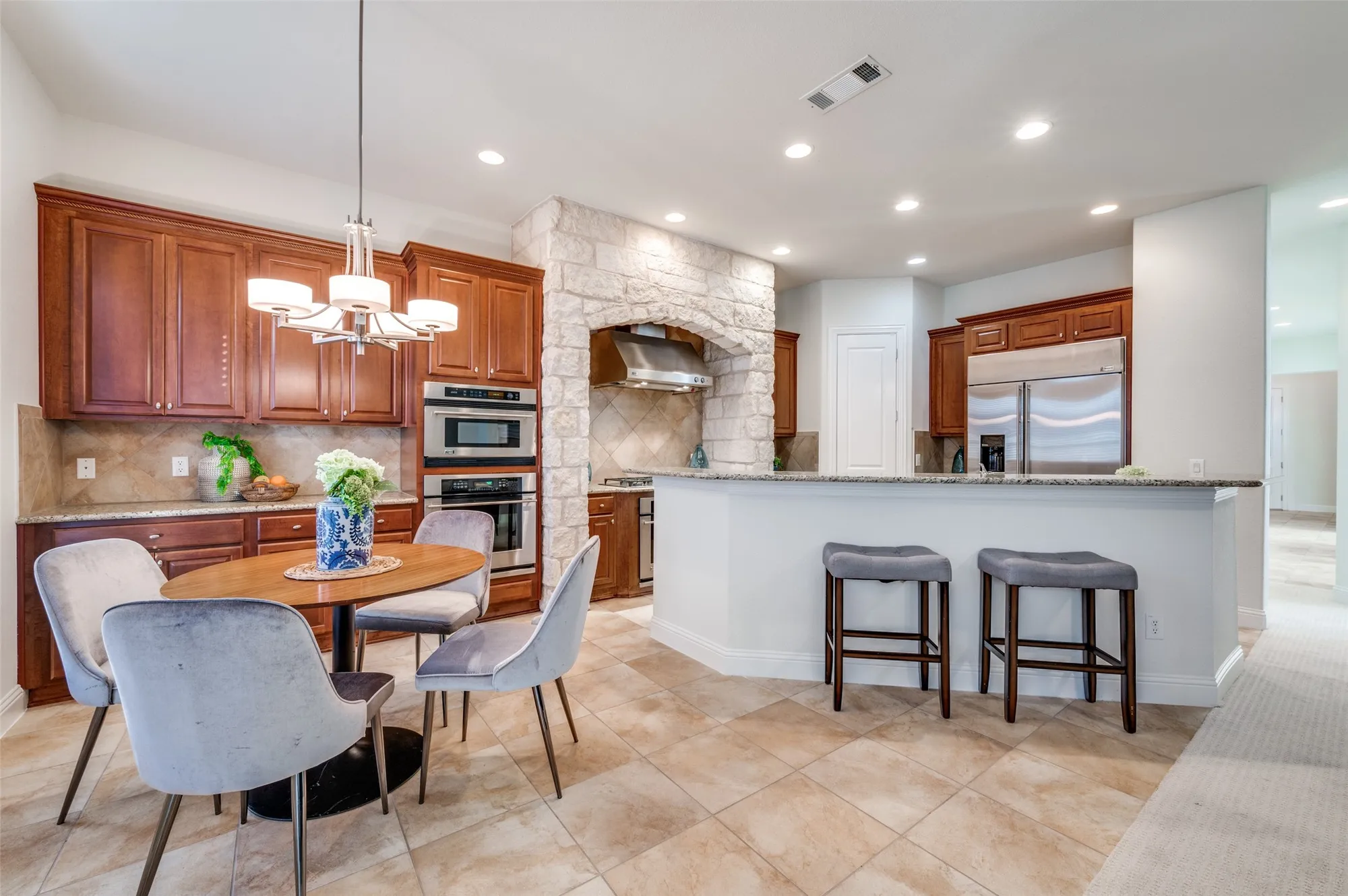 Property Slideshow image 8 of 19 | 7205 oakmont dr, Frisco, TX, 75036