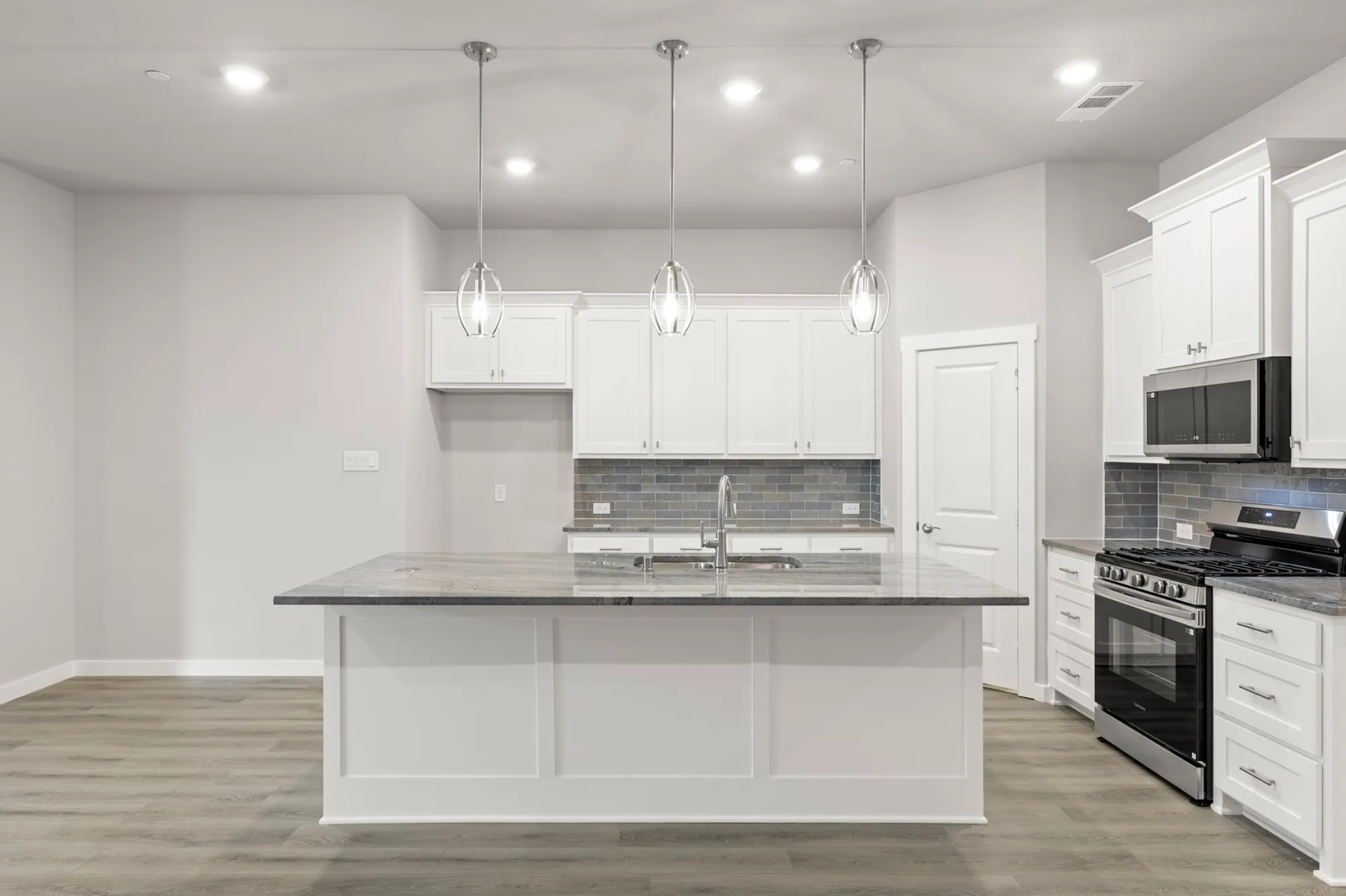 Property Slideshow image 16 of 28 | 650 oakridge dr, Wylie, TX, 75098