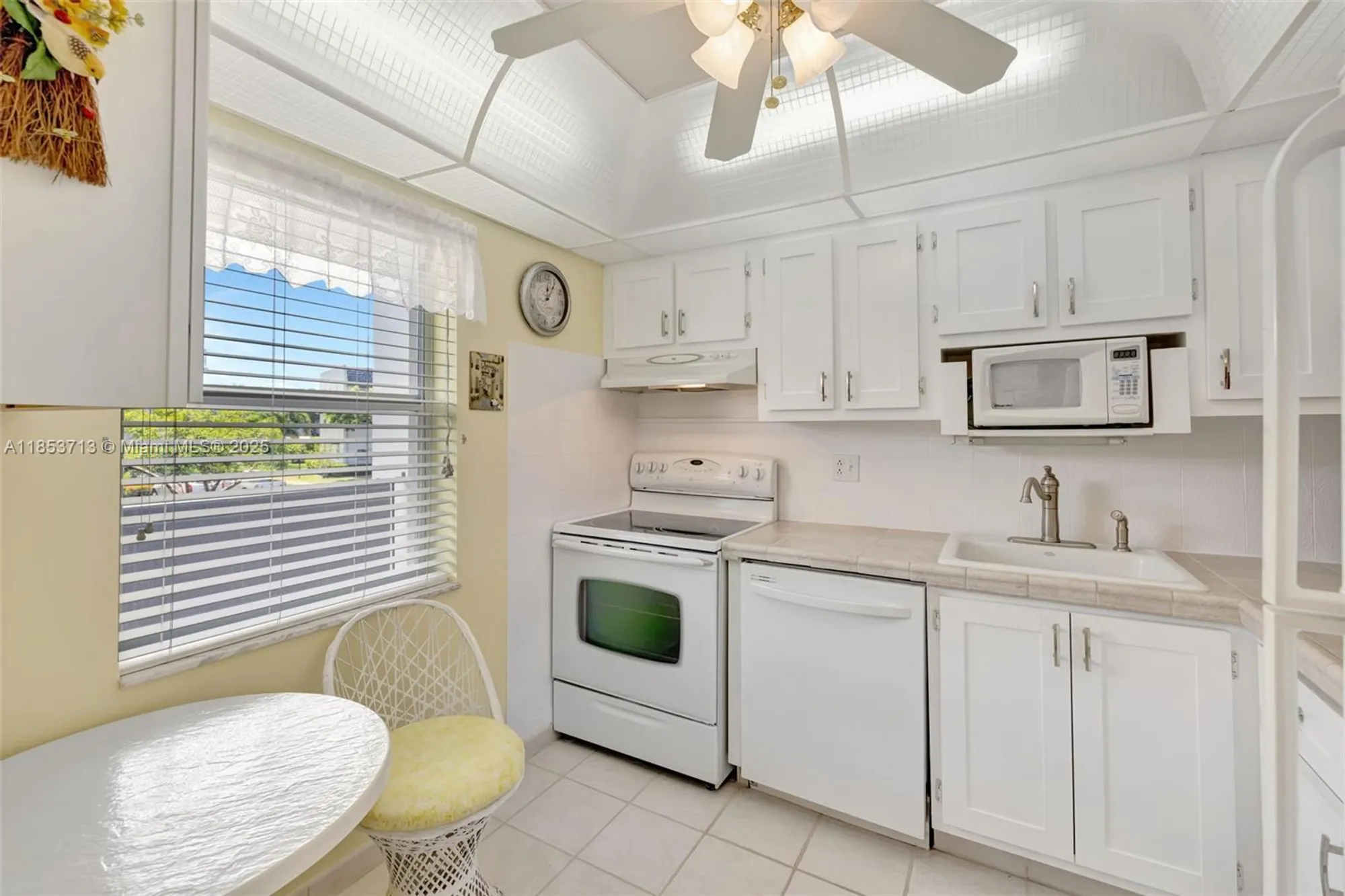 Property Slideshow image 12 of 49 | 7847 golf circle dr 203, Margate, FL, 33063