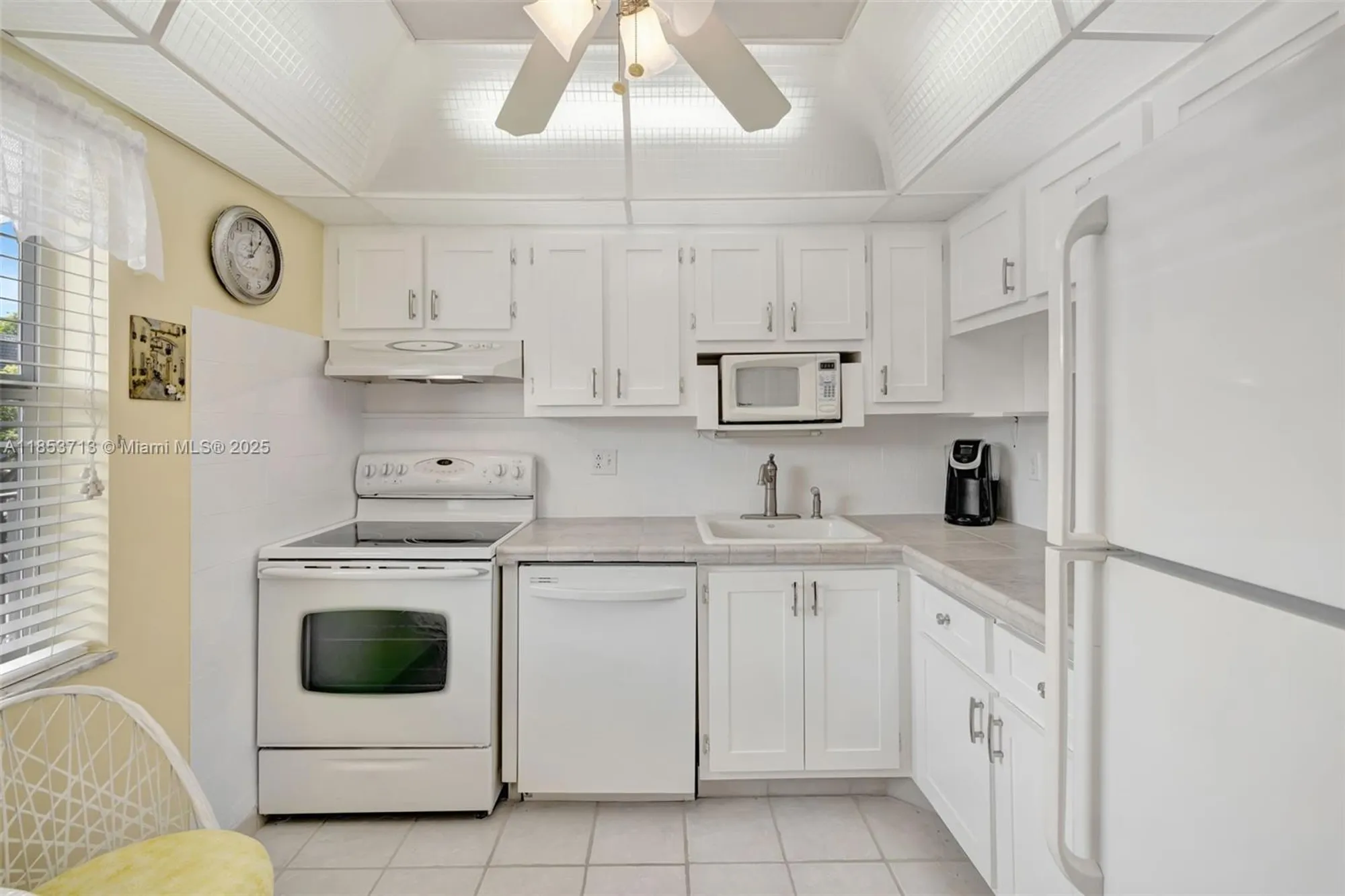 Property Slideshow image 13 of 49 | 7847 golf circle dr 203, Margate, FL, 33063