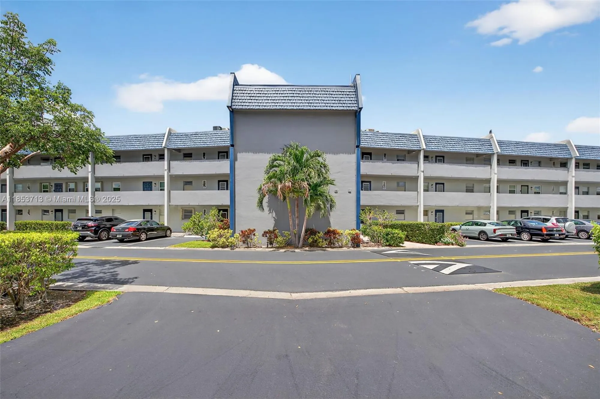 Property Slideshow image 33 of 49 | 7847 golf circle dr 203, Margate, FL, 33063