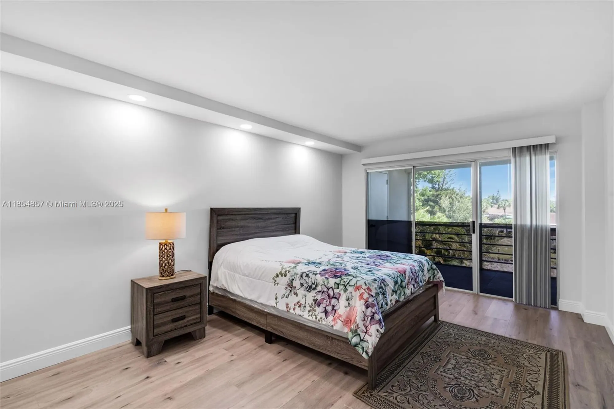 Property Slideshow image 14 of 41 | 3524 via poinciana 302, Lake Worth, FL, 33467