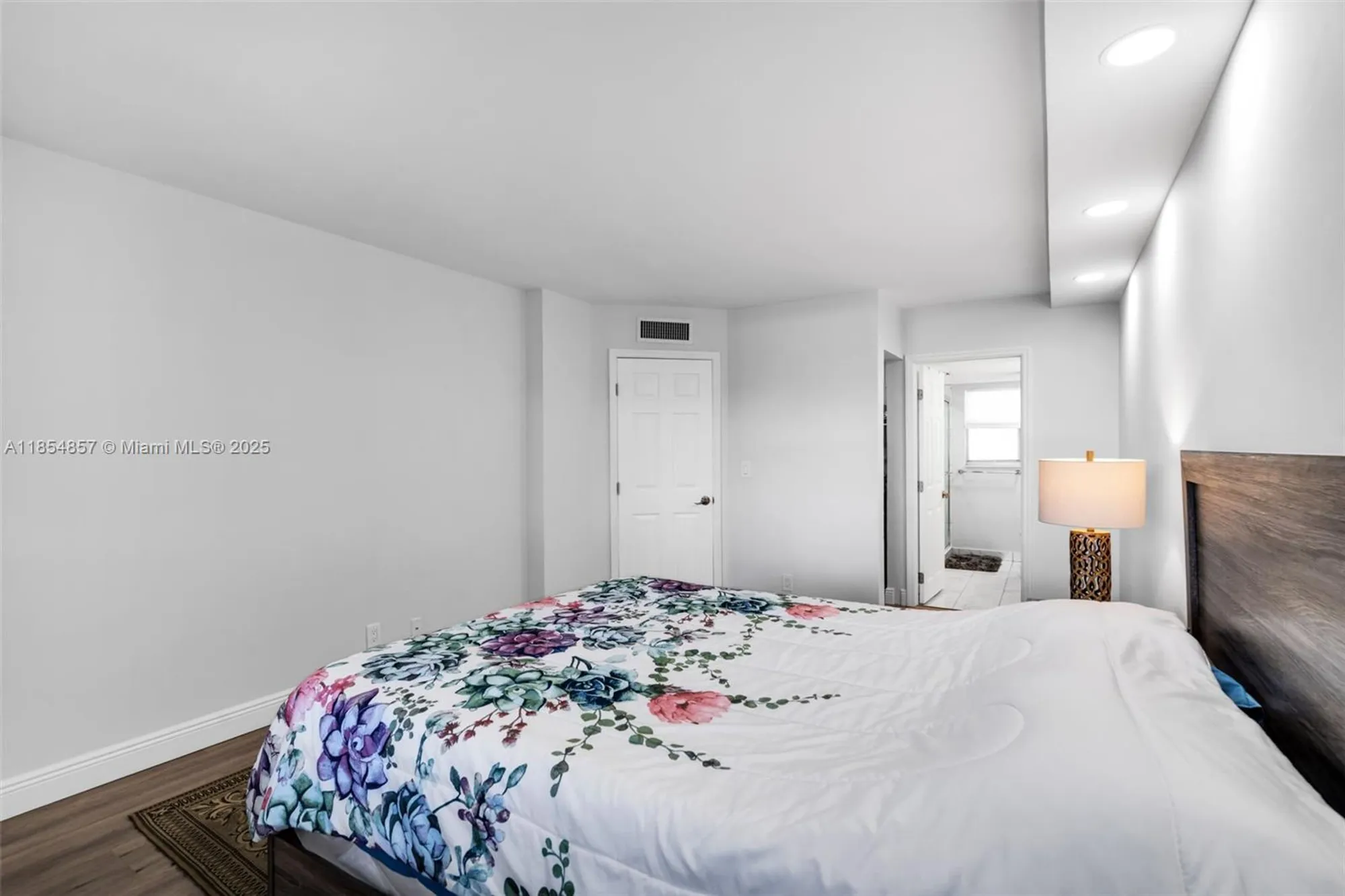 Property Slideshow image 15 of 41 | 3524 via poinciana 302, Lake Worth, FL, 33467