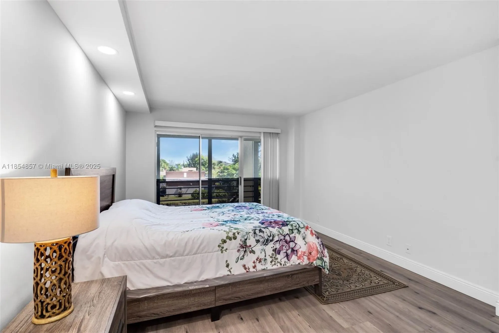 Property Slideshow image 16 of 41 | 3524 via poinciana 302, Lake Worth, FL, 33467