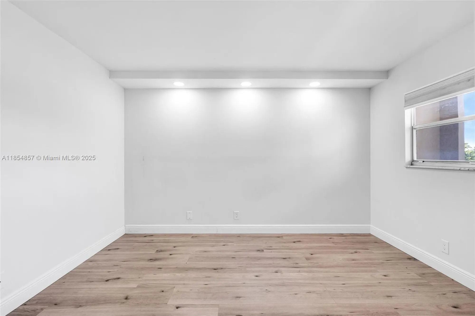 Property Slideshow image 10 of 41 | 3524 via poinciana 302, Lake Worth, FL, 33467