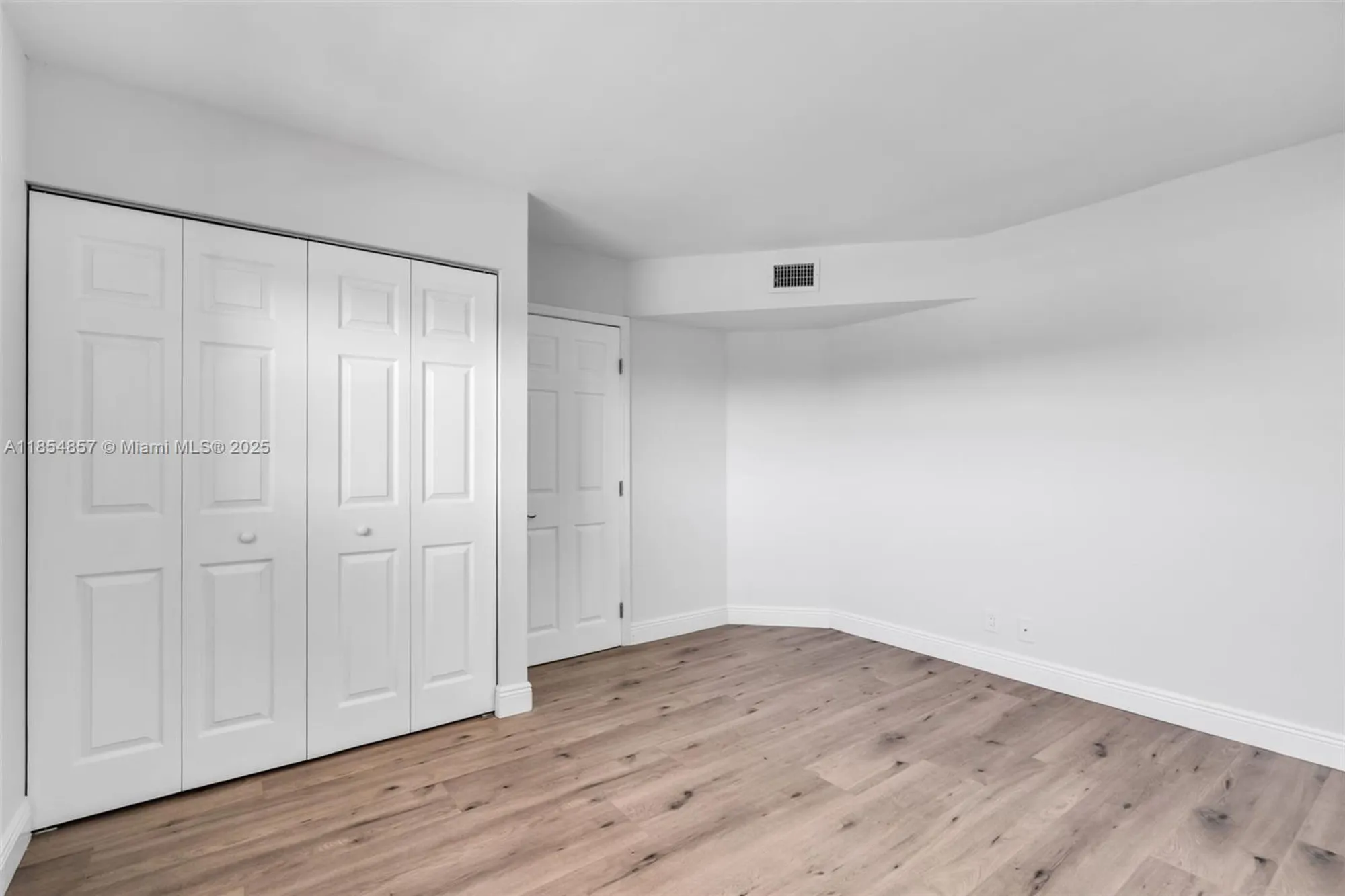 Property Slideshow image 12 of 41 | 3524 via poinciana 302, Lake Worth, FL, 33467