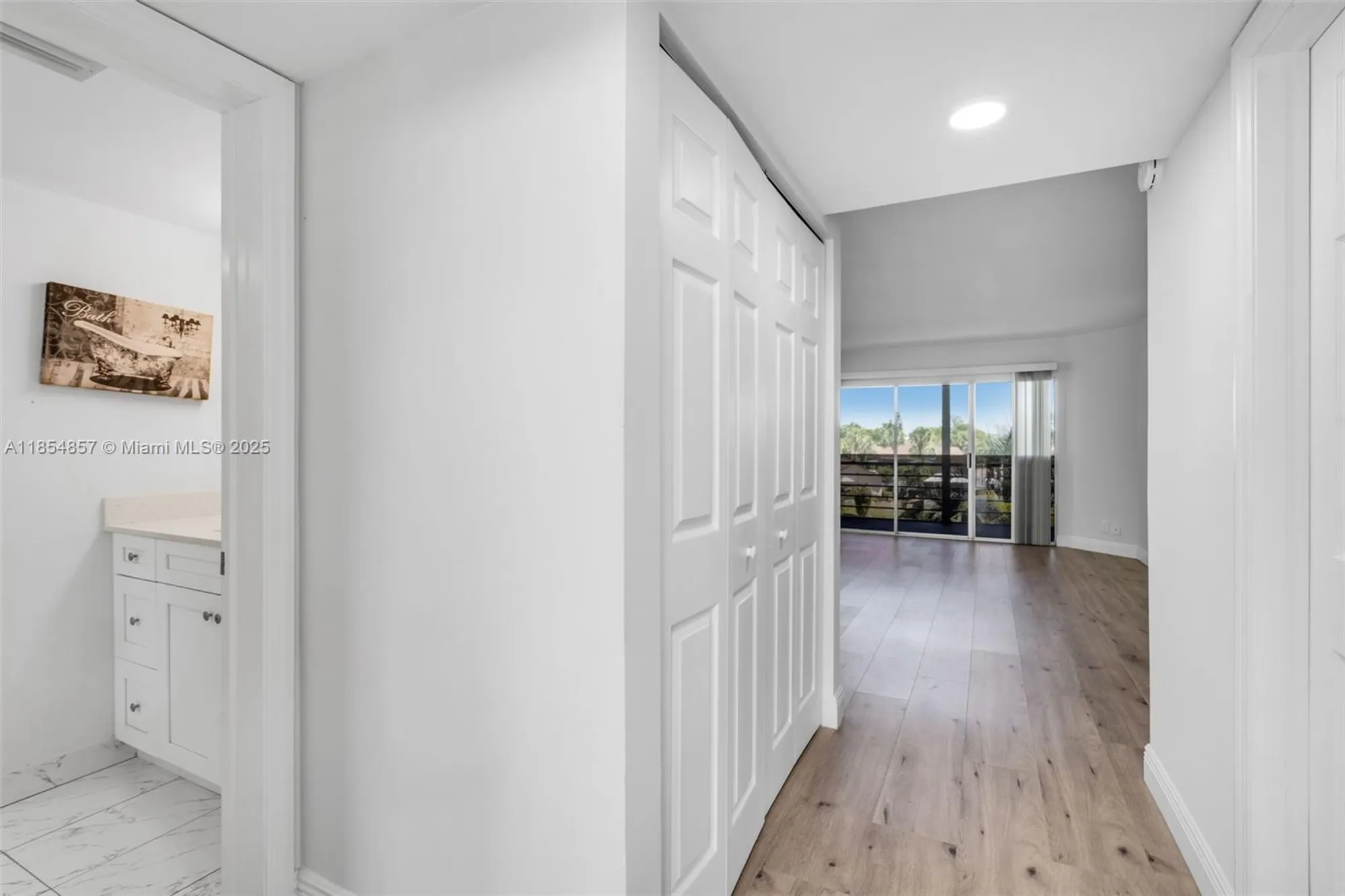 Property Slideshow image 13 of 41 | 3524 via poinciana 302, Lake Worth, FL, 33467