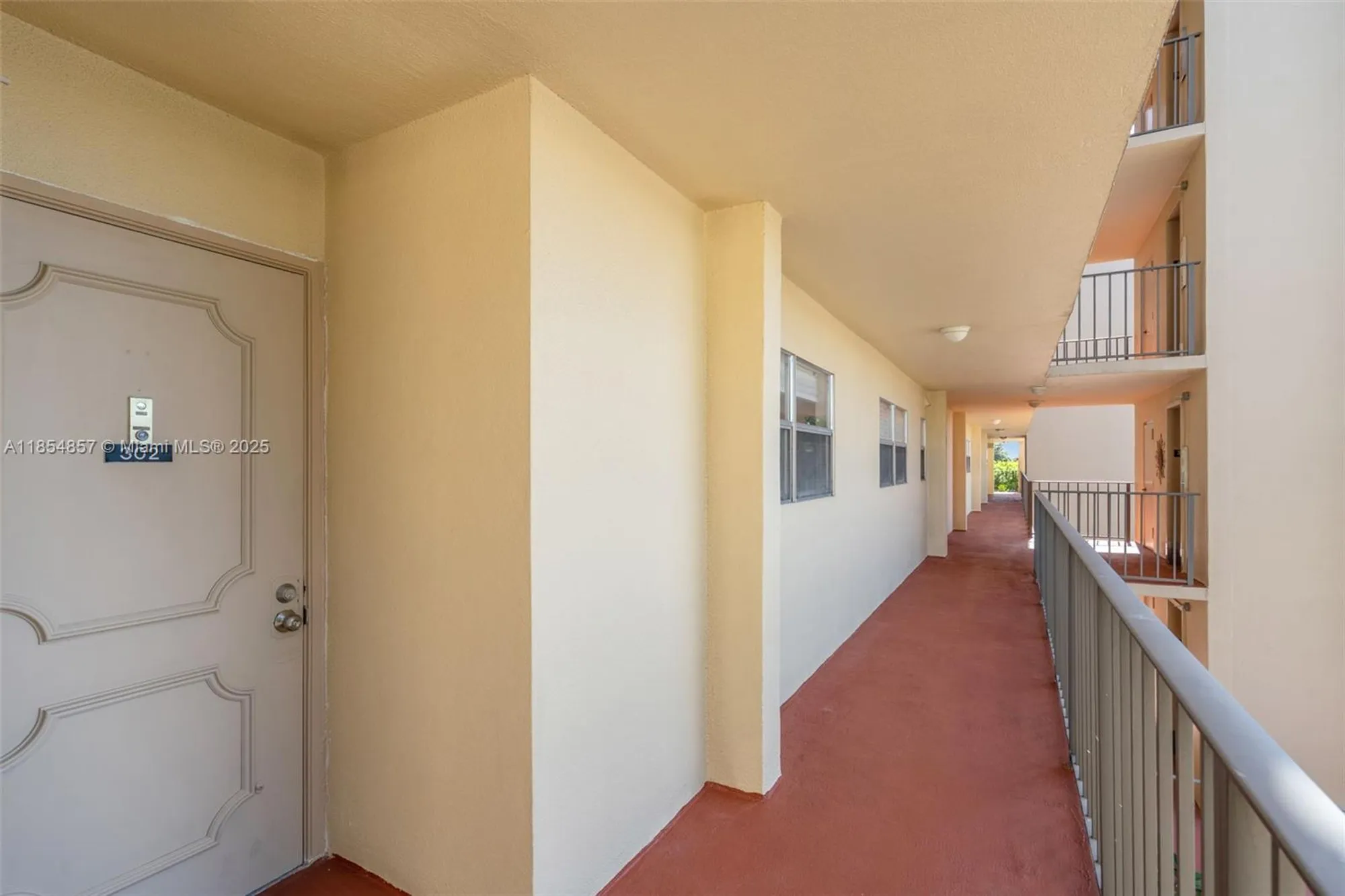 Property Slideshow image 26 of 41 | 3524 via poinciana 302, Lake Worth, FL, 33467