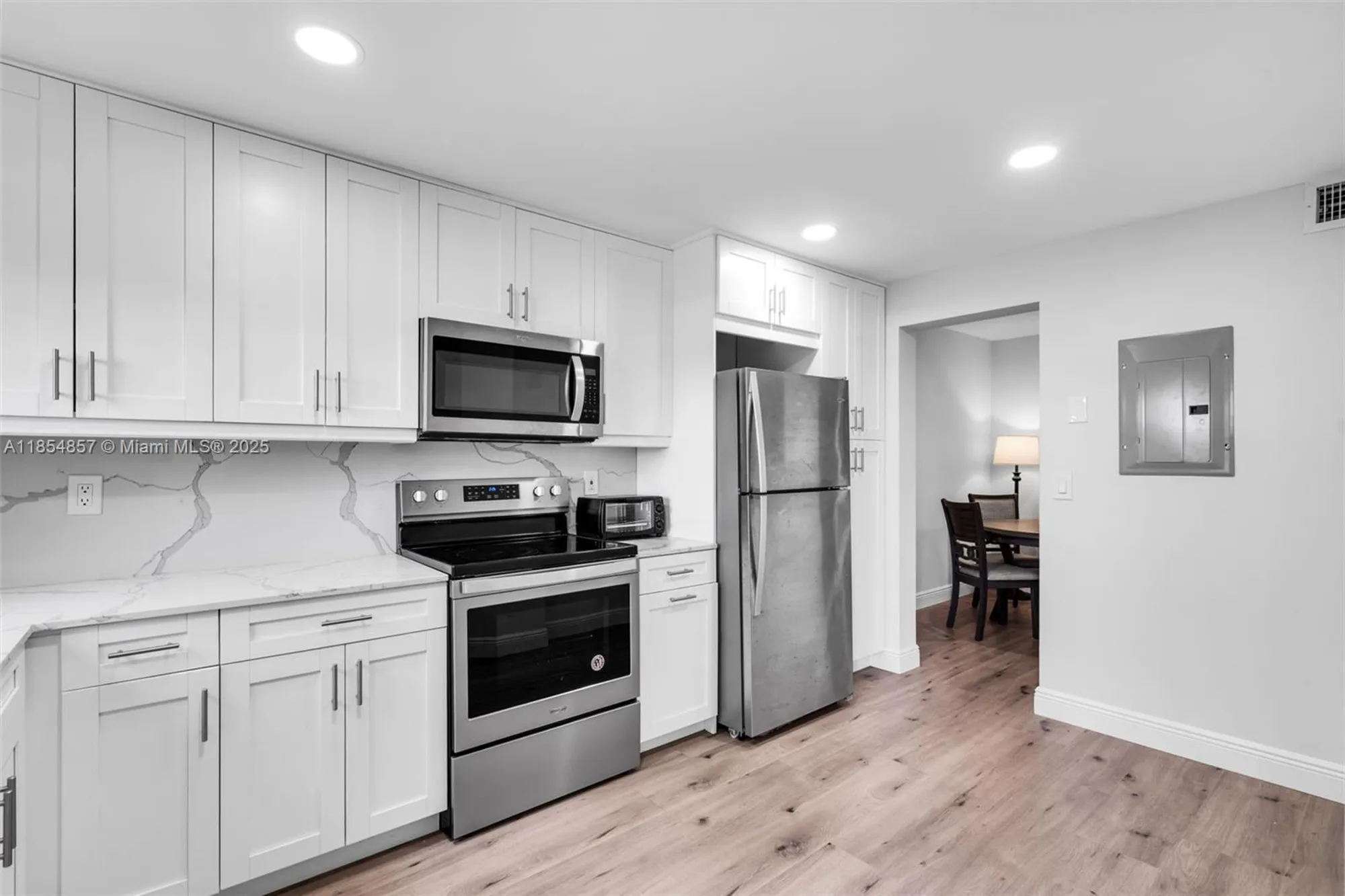 Property Slideshow image 2 of 41 | 3524 via poinciana 302, Lake Worth, FL, 33467