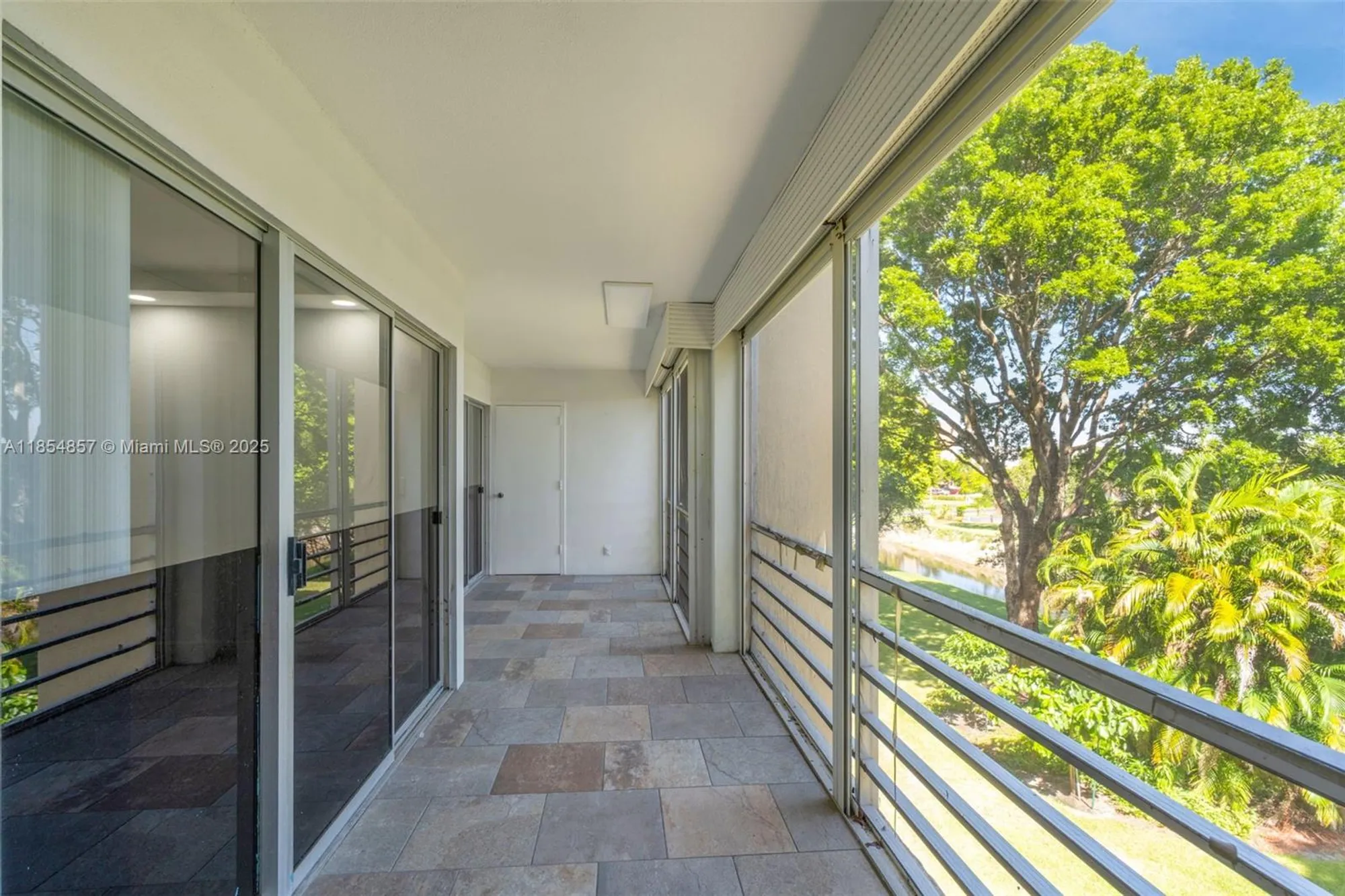 Property Slideshow image 23 of 41 | 3524 via poinciana 302, Lake Worth, FL, 33467