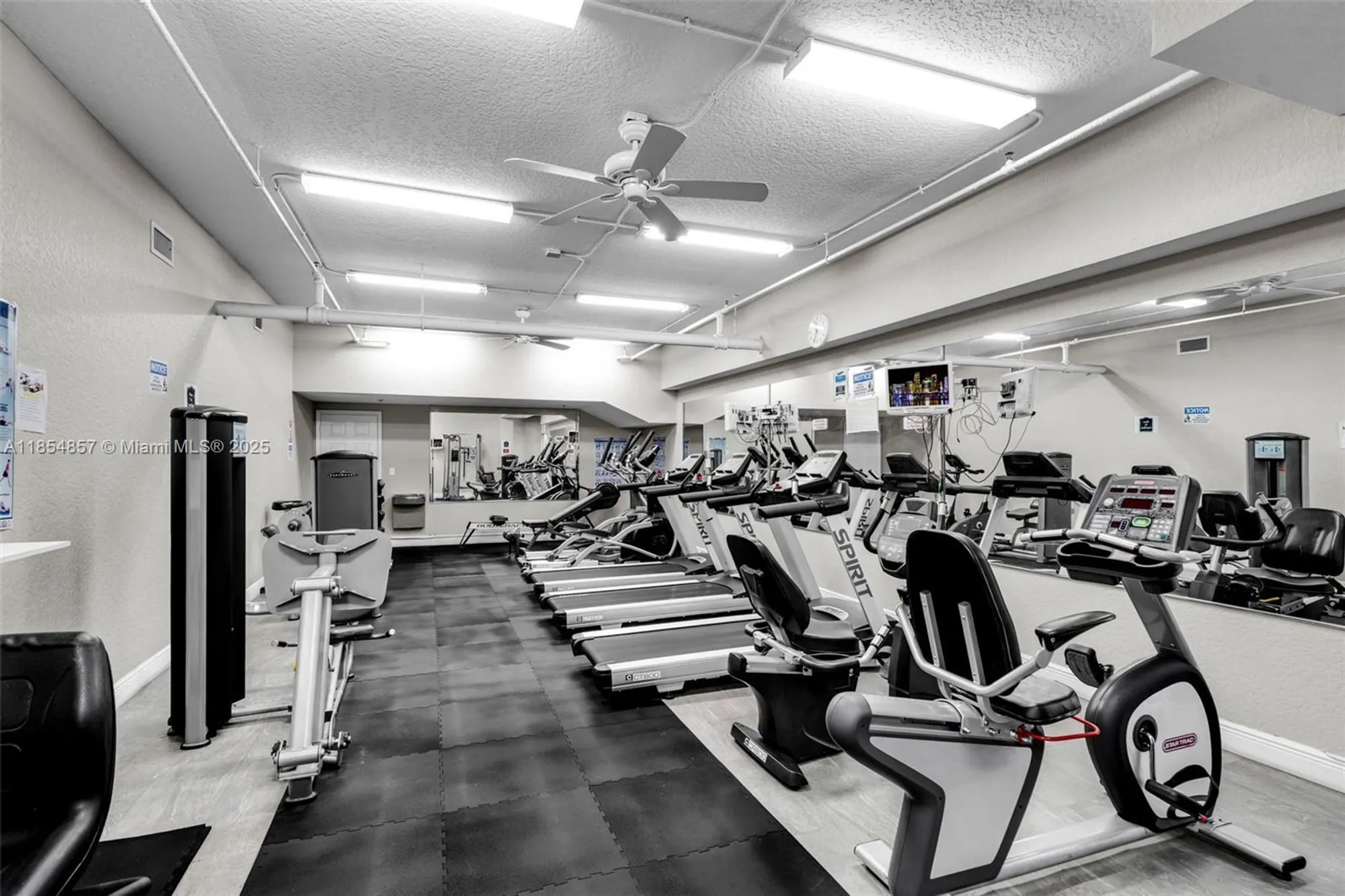 Property Slideshow image 31 of 41 | 3524 via poinciana 302, Lake Worth, FL, 33467