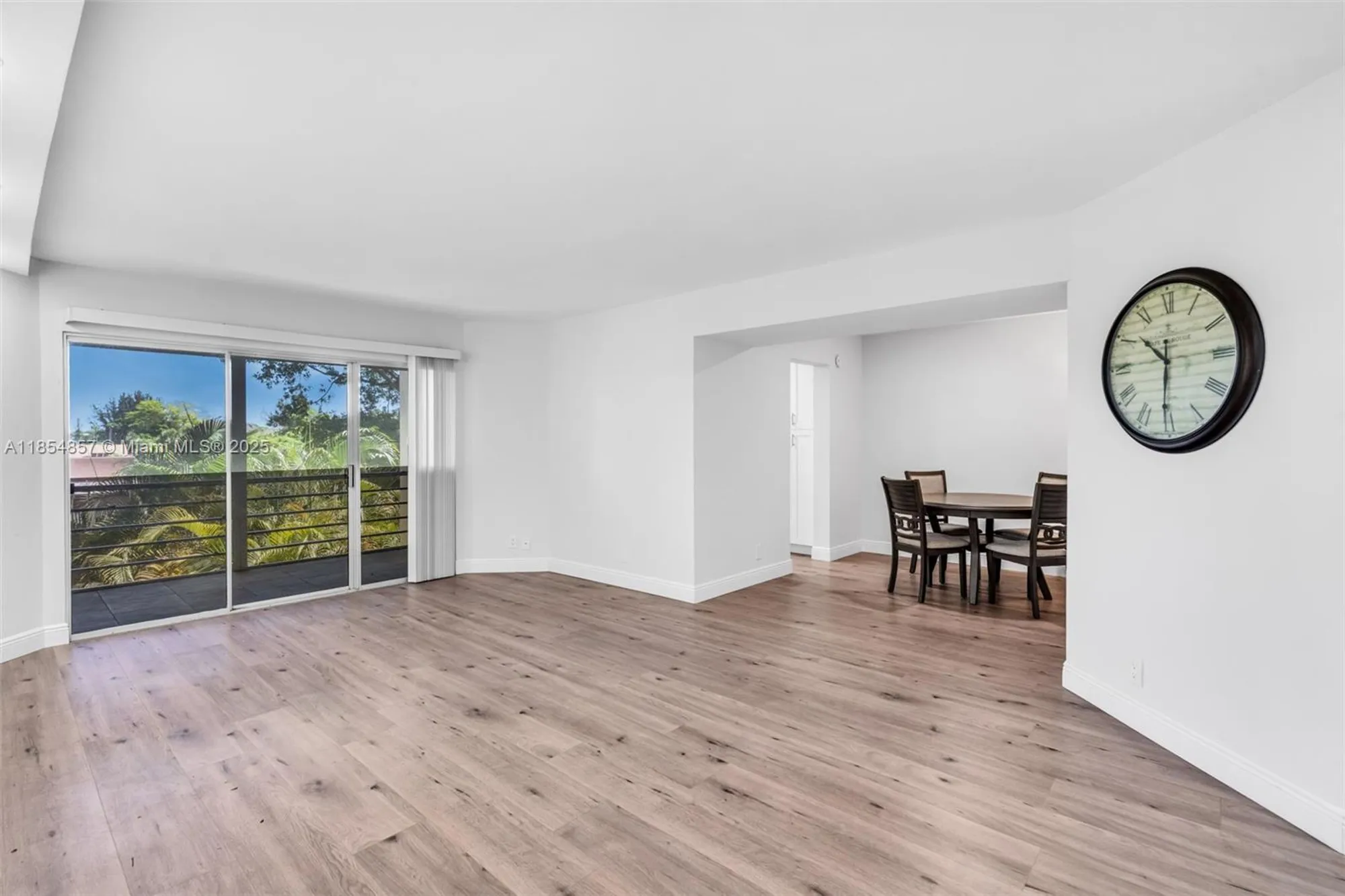 Property Slideshow image 4 of 41 | 3524 via poinciana 302, Lake Worth, FL, 33467