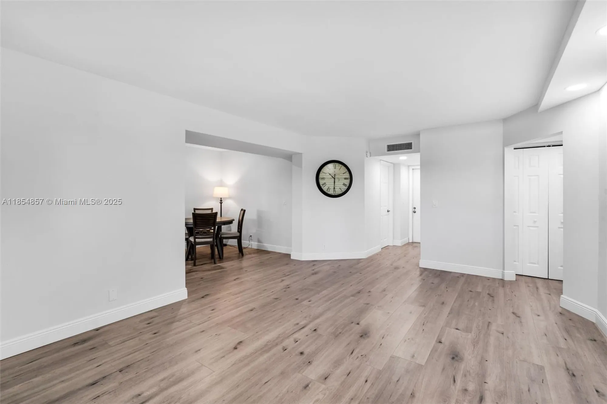 Property Slideshow image 5 of 41 | 3524 via poinciana 302, Lake Worth, FL, 33467