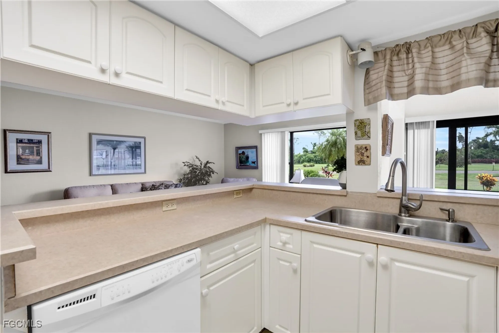 Property Slideshow image 11 of 35 | 5905 trailwinds dr 816, Fort Myers, FL, 33907