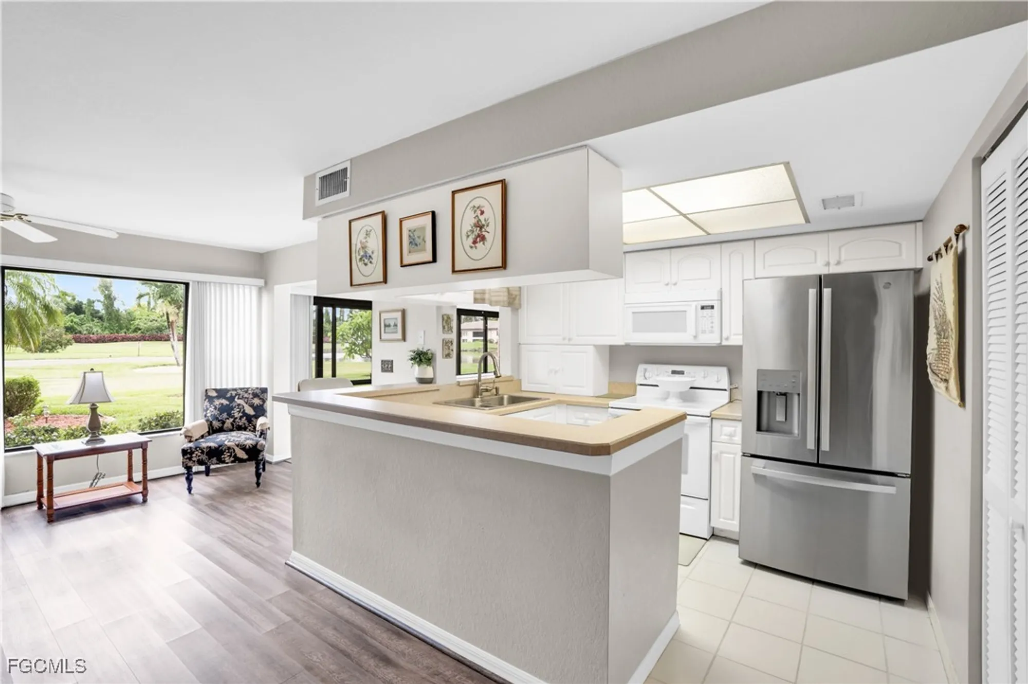 Property Slideshow image 9 of 35 | 5905 trailwinds dr 816, Fort Myers, FL, 33907