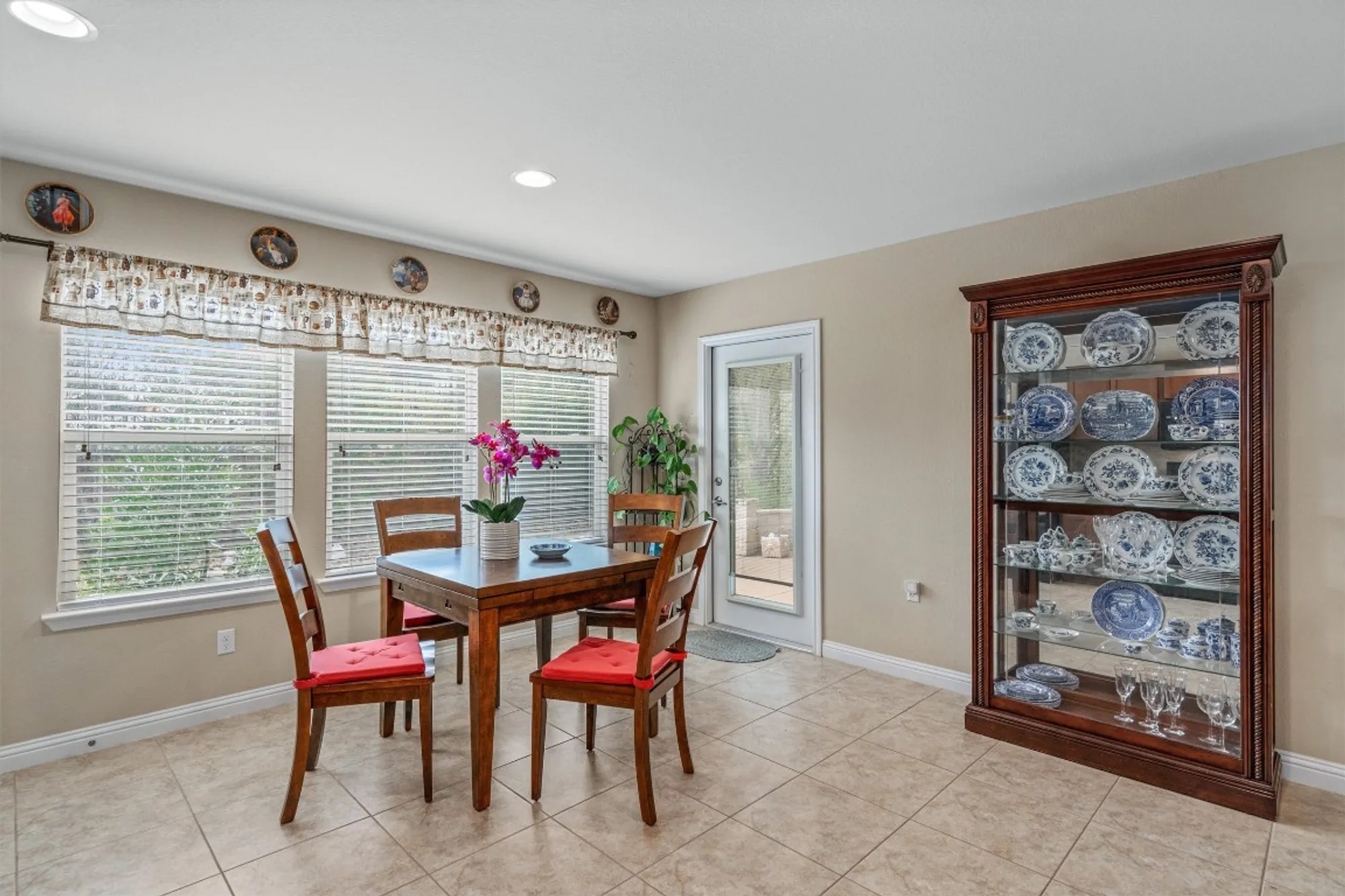 Property Slideshow image 14 of 31 | 101 alamosa creek ln, Georgetown, TX, 78633