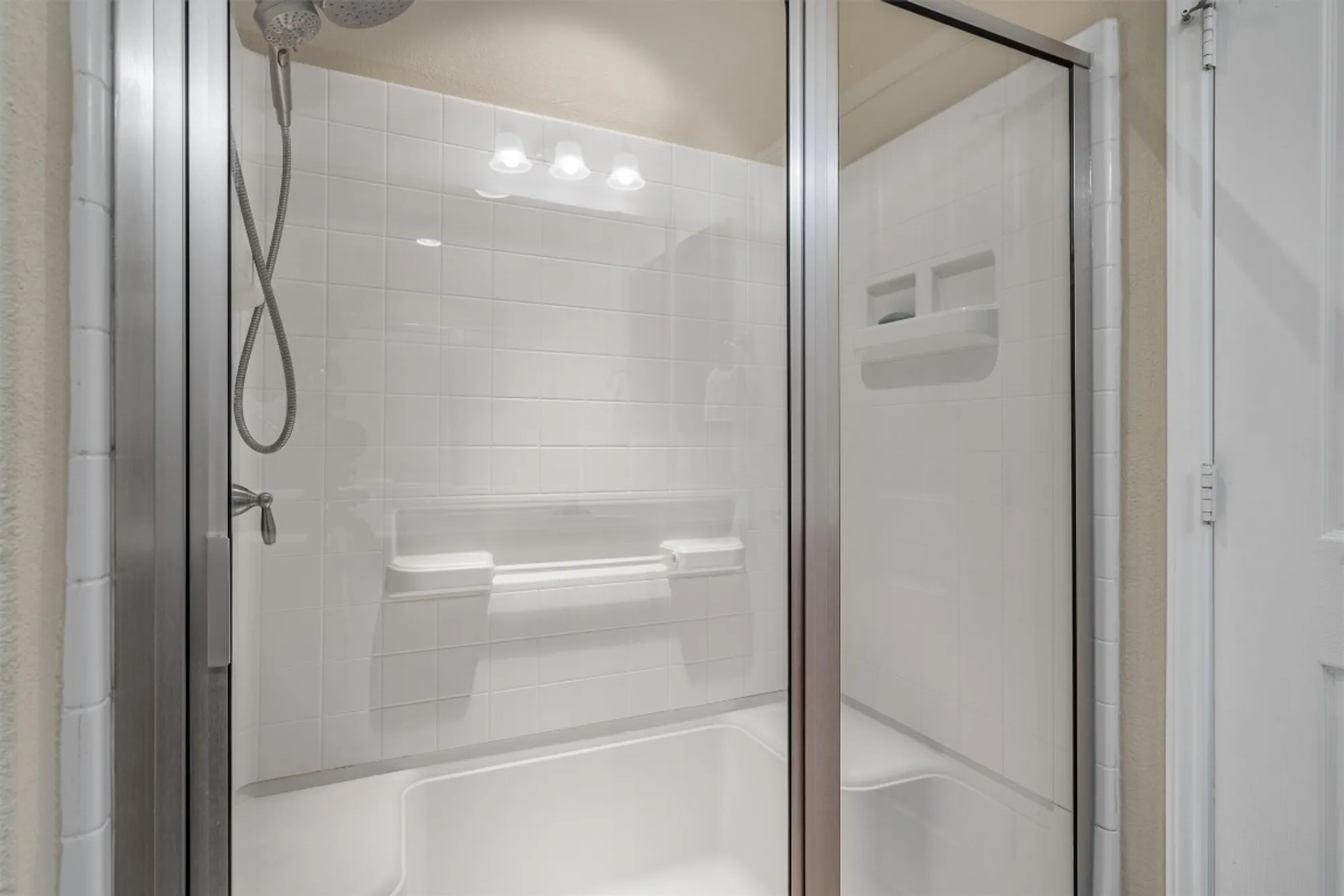 Property Slideshow image 18 of 31 | 101 alamosa creek ln, Georgetown, TX, 78633