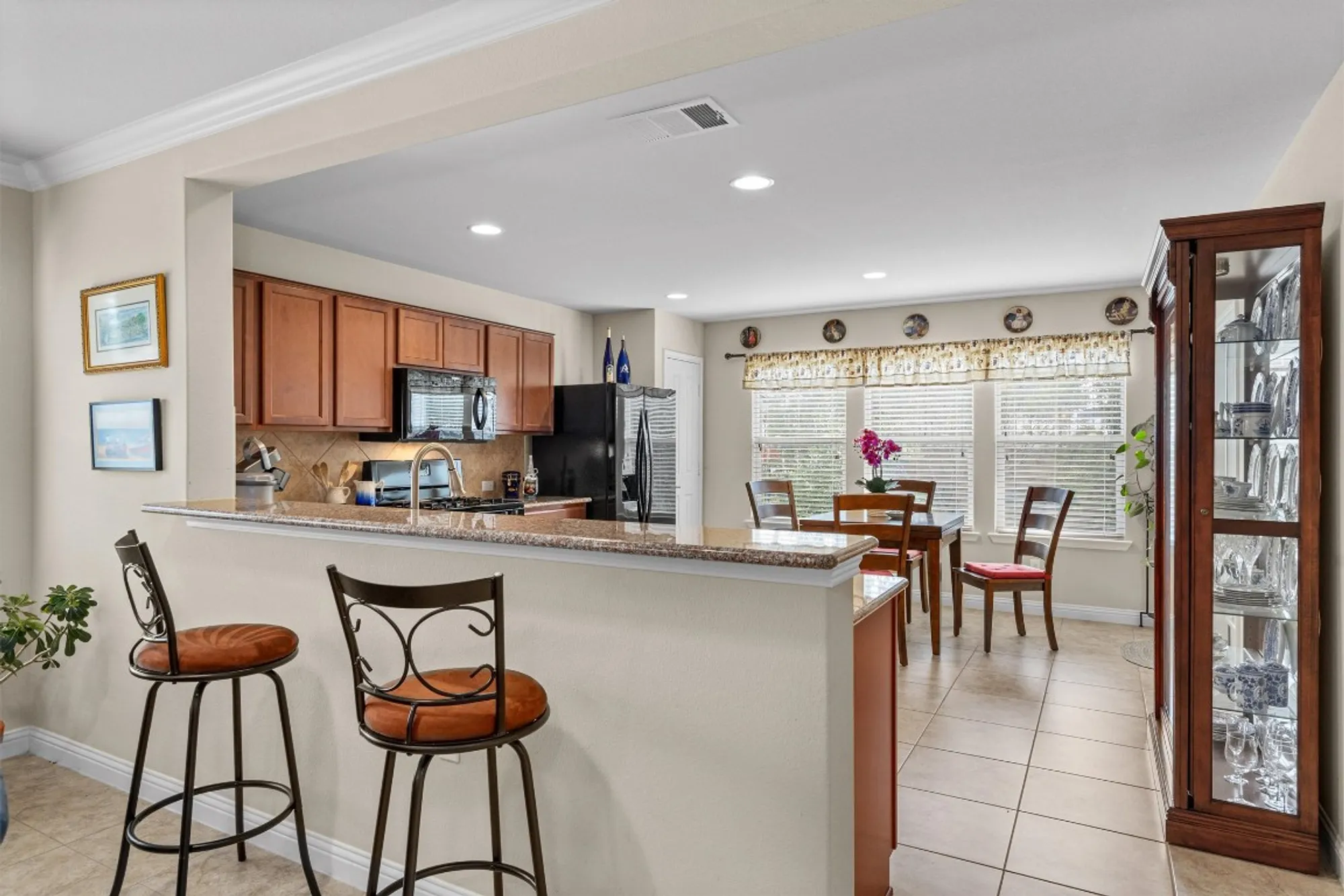 Property Slideshow image 10 of 31 | 101 alamosa creek ln, Georgetown, TX, 78633