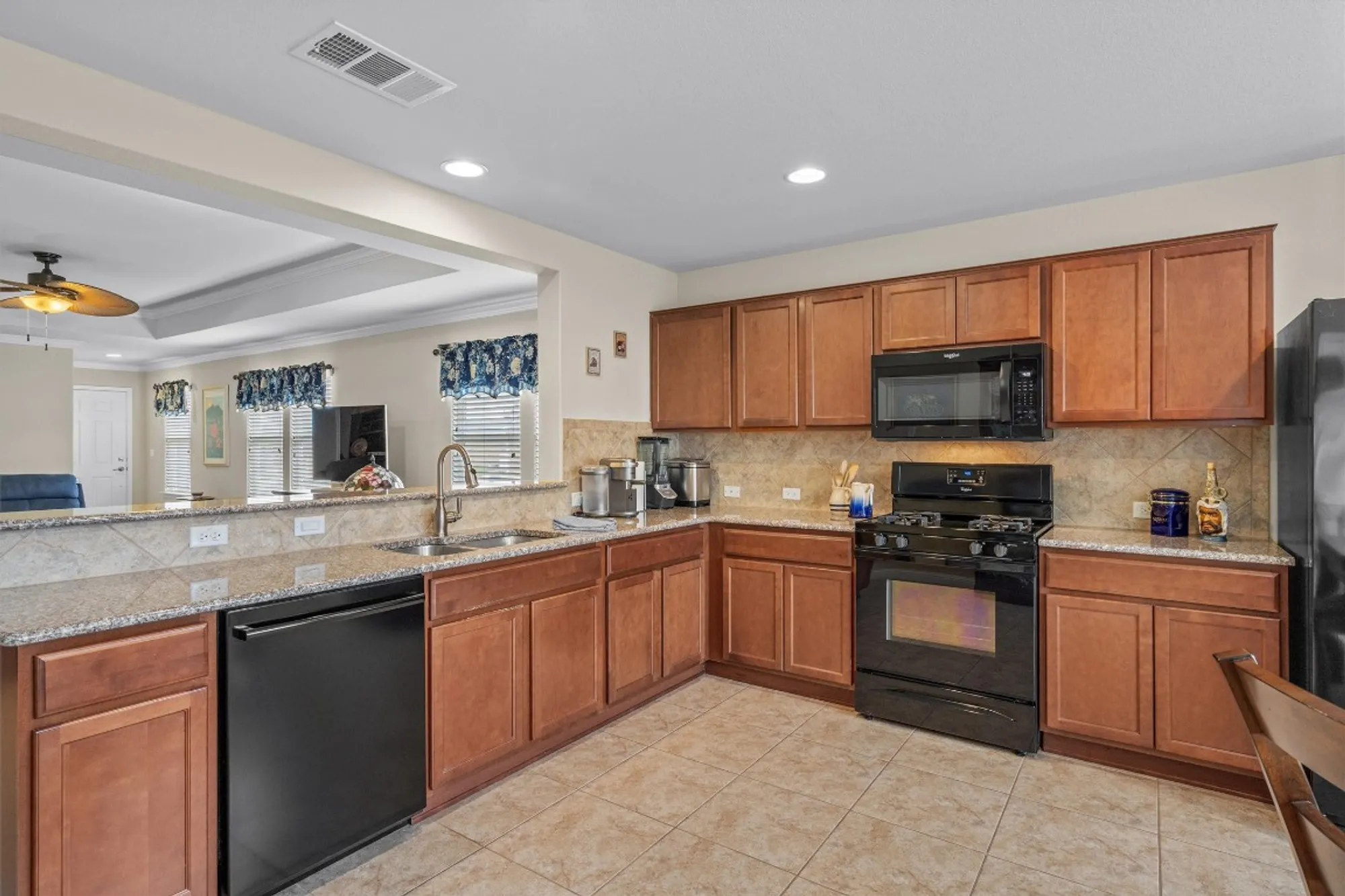 Property Slideshow image 11 of 31 | 101 alamosa creek ln, Georgetown, TX, 78633