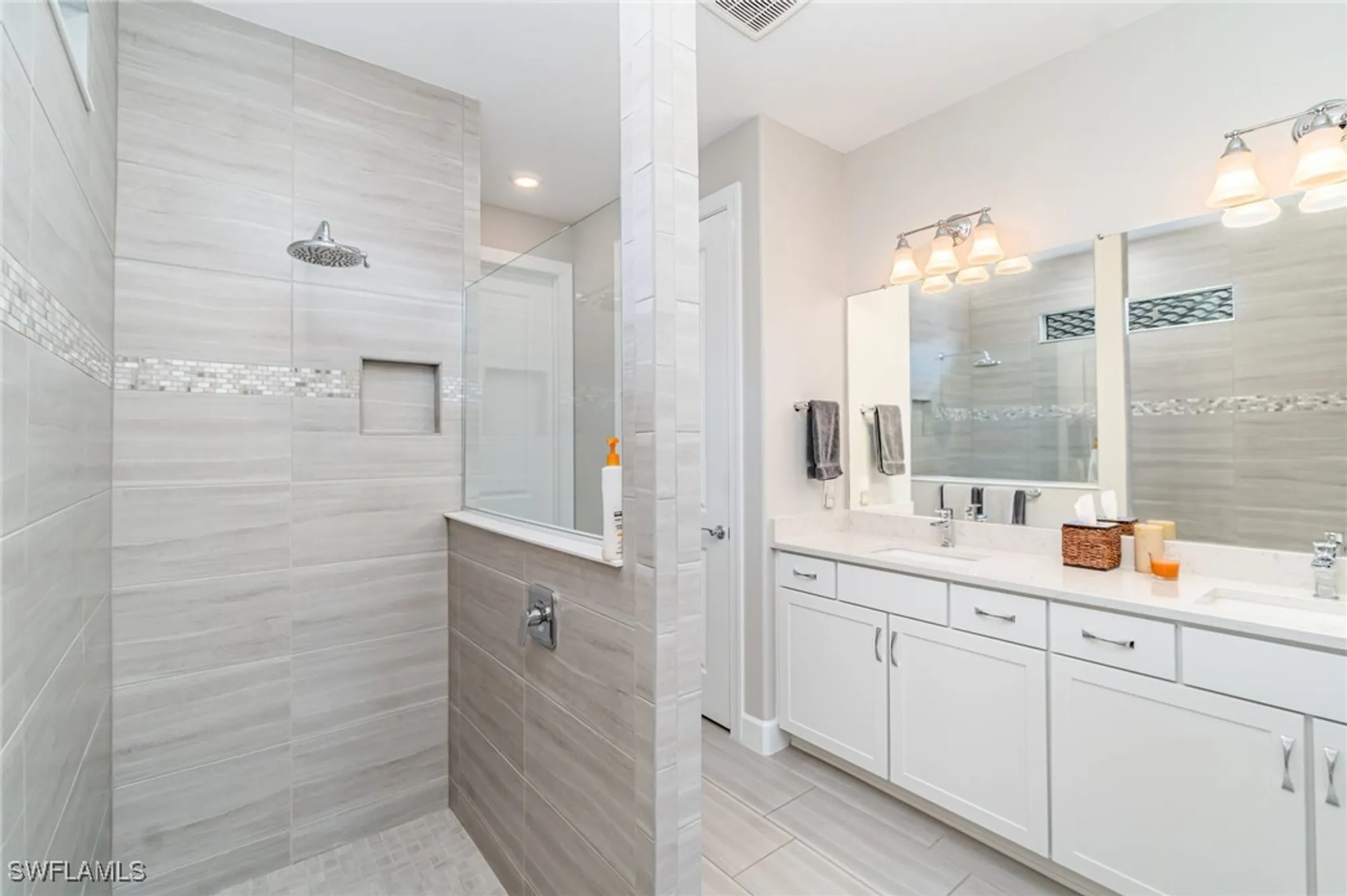 Property Slideshow image 10 of 40 | 19604 utopia ln, Estero, FL, 33928