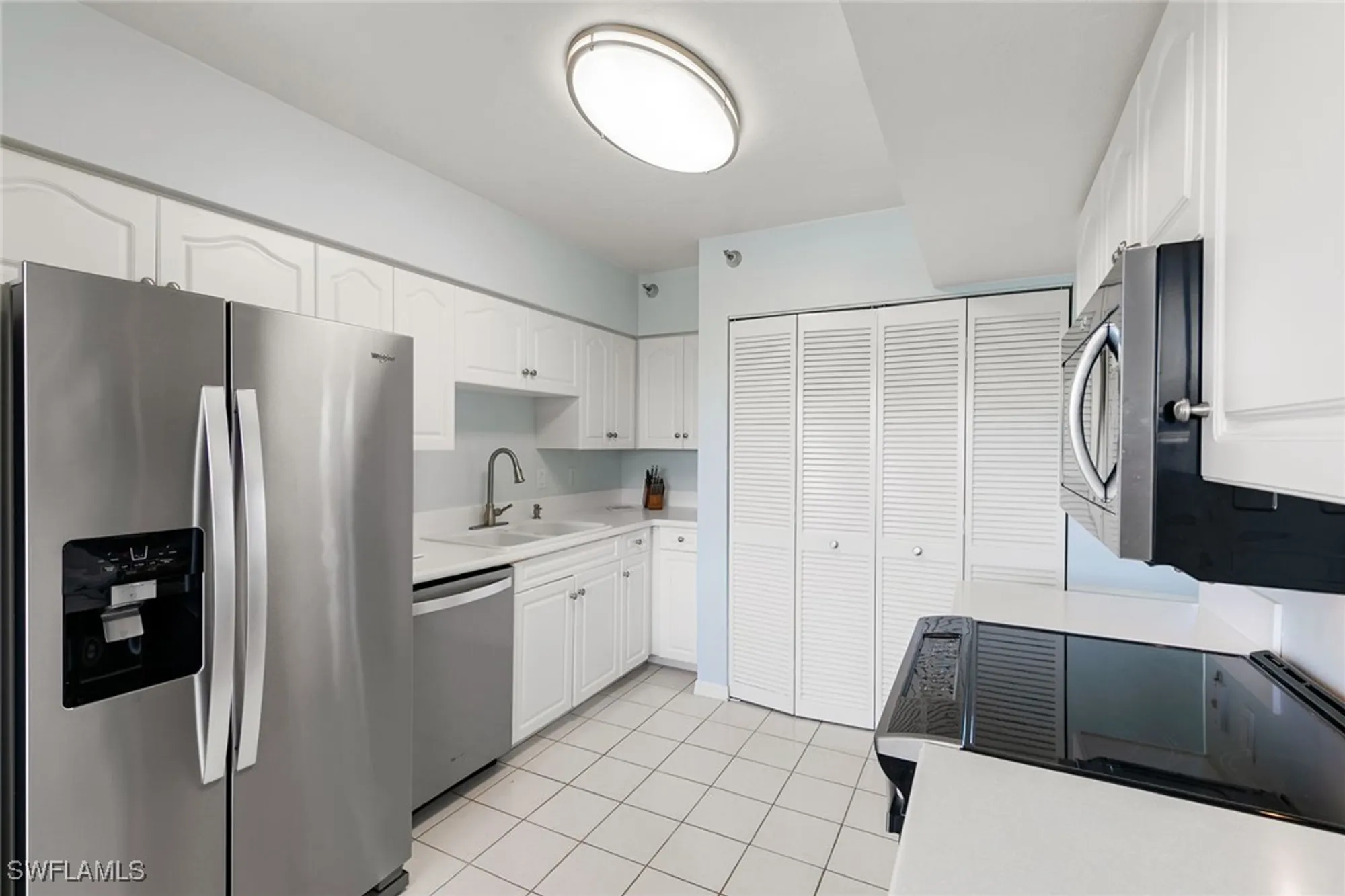 Property Slideshow image 15 of 50 | 5501 heron point dr apt 303, Naples, FL, 34108